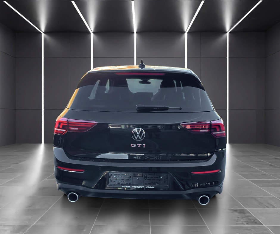VW Golf 2.0 TSI GTI DSG Black Edition-image-2