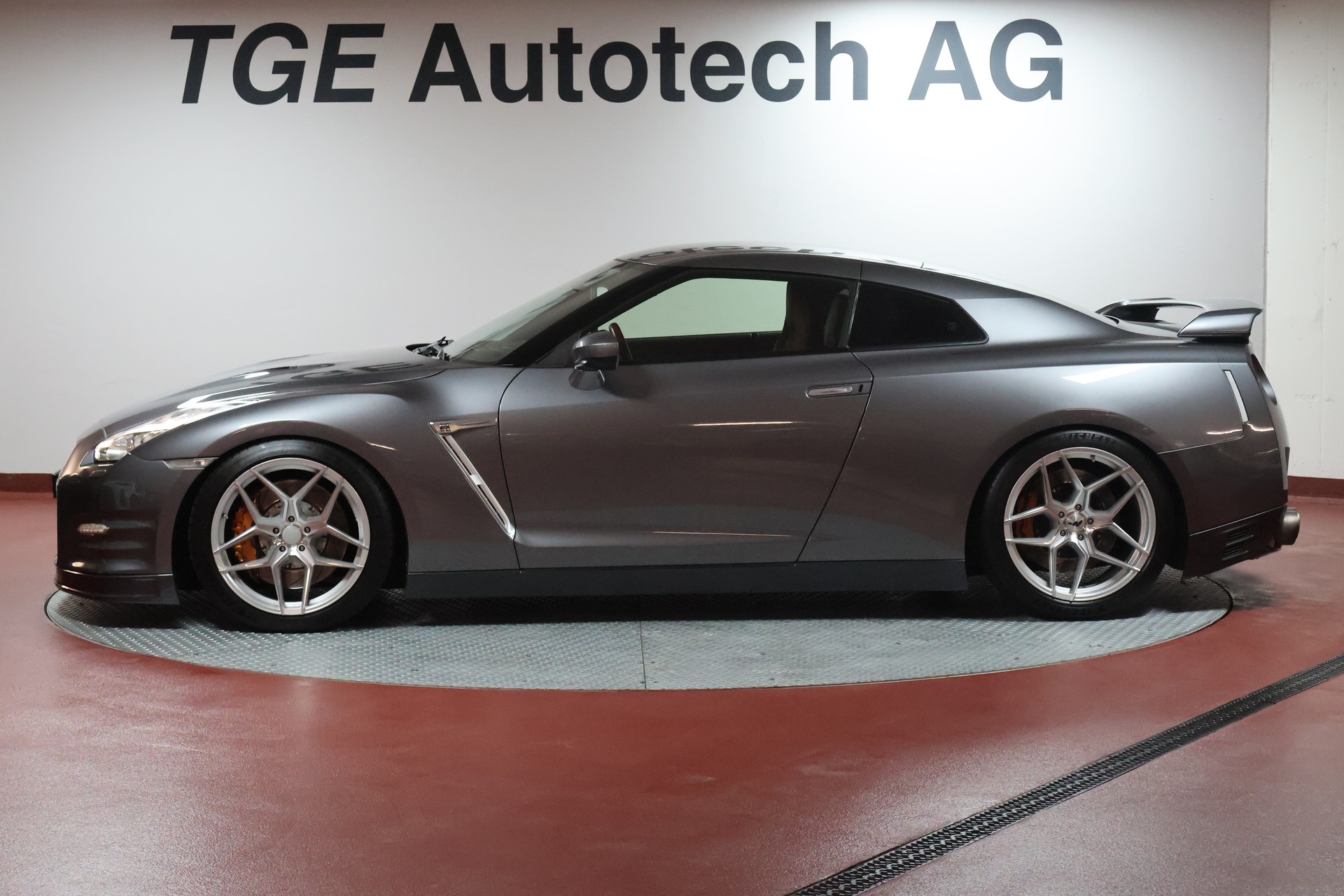 NISSAN GT-R 3.8 V6 Biturbo Black Edition-showroom-element-2