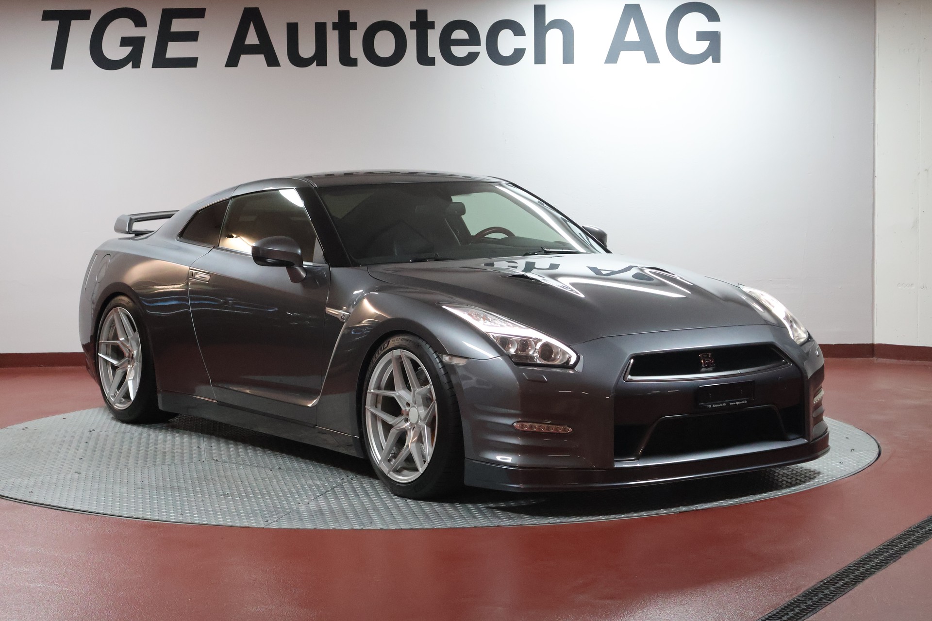 NISSAN GT-R 3.8 V6 Biturbo Black Edition-showroom-element-1