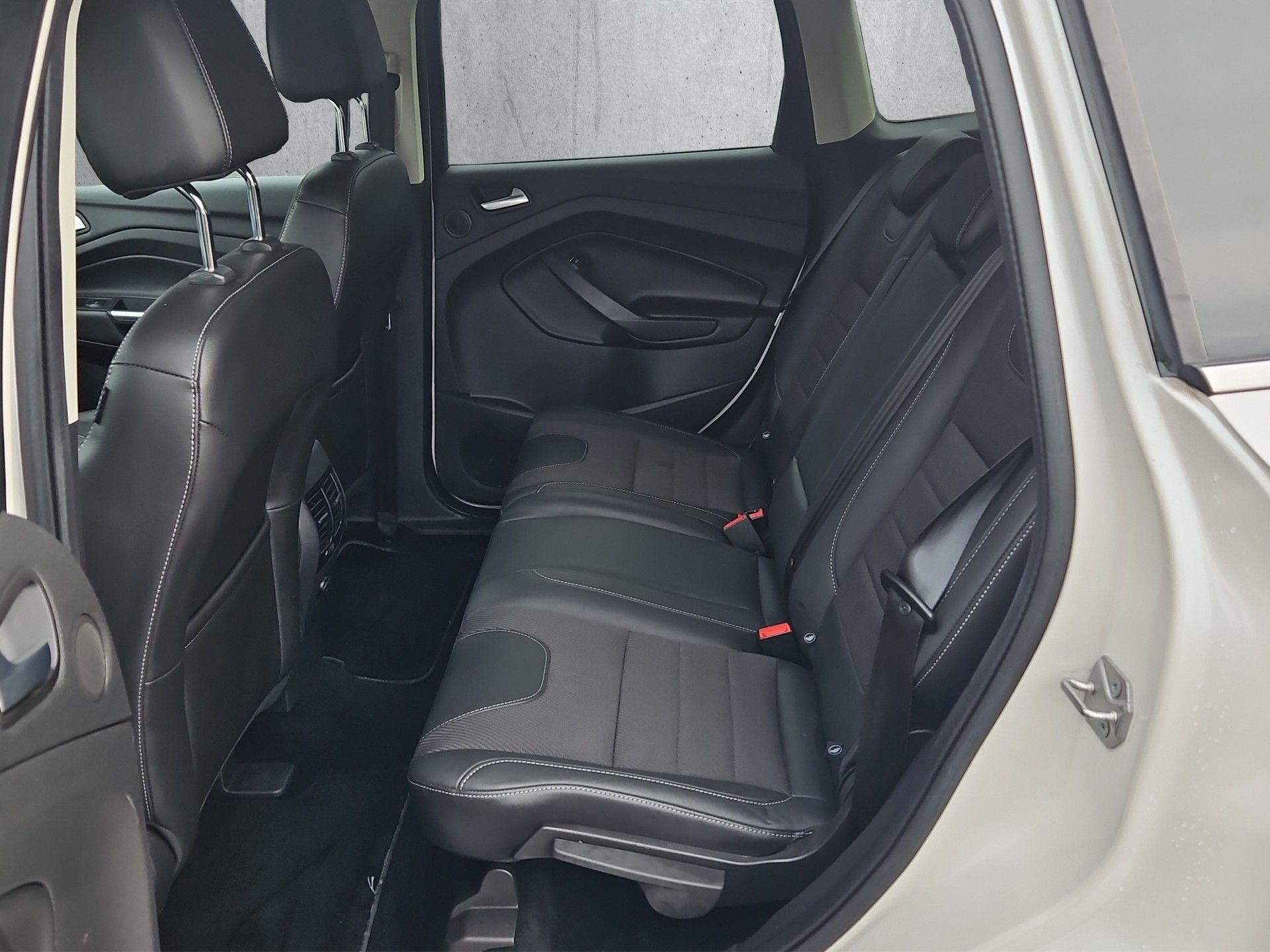 FORD Kuga 2.0 TDCi Titanium S 4WD PowerShift-image-9