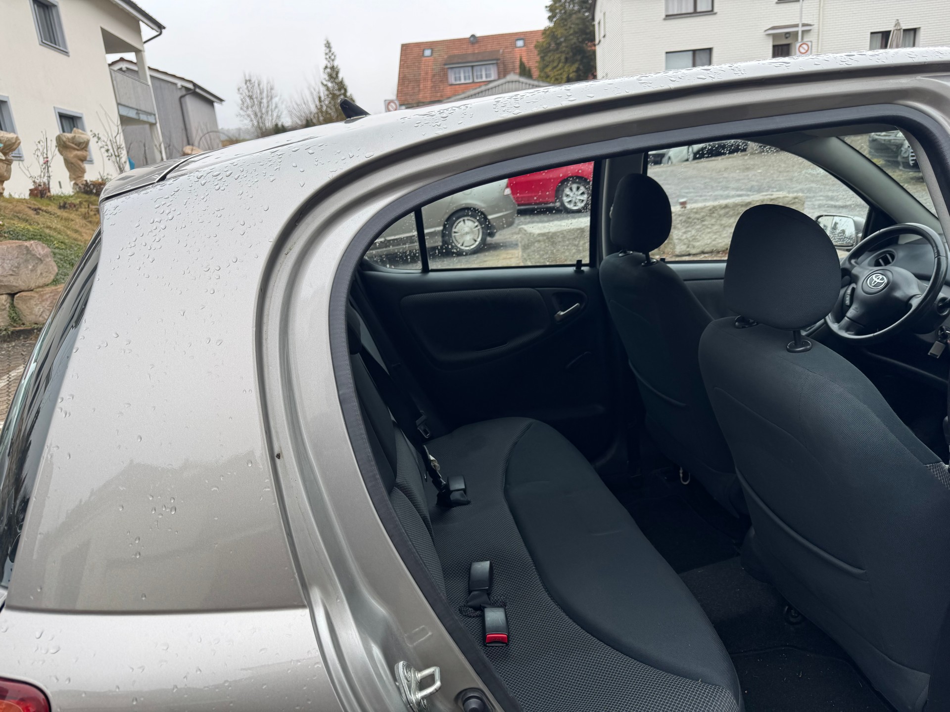 TOYOTA Yaris 1.0 Linea Luna-image-4