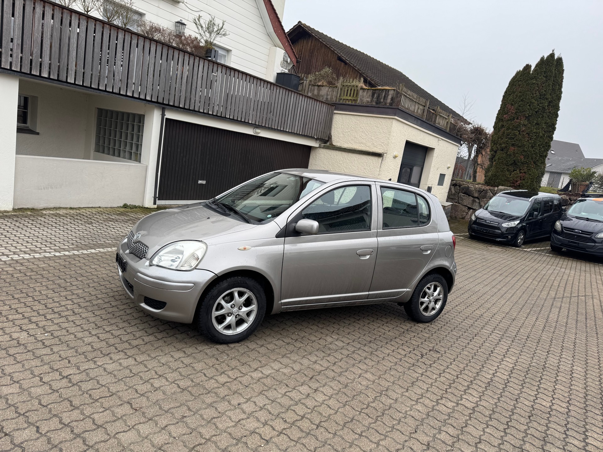 TOYOTA Yaris 1.0 Linea Luna-image-1