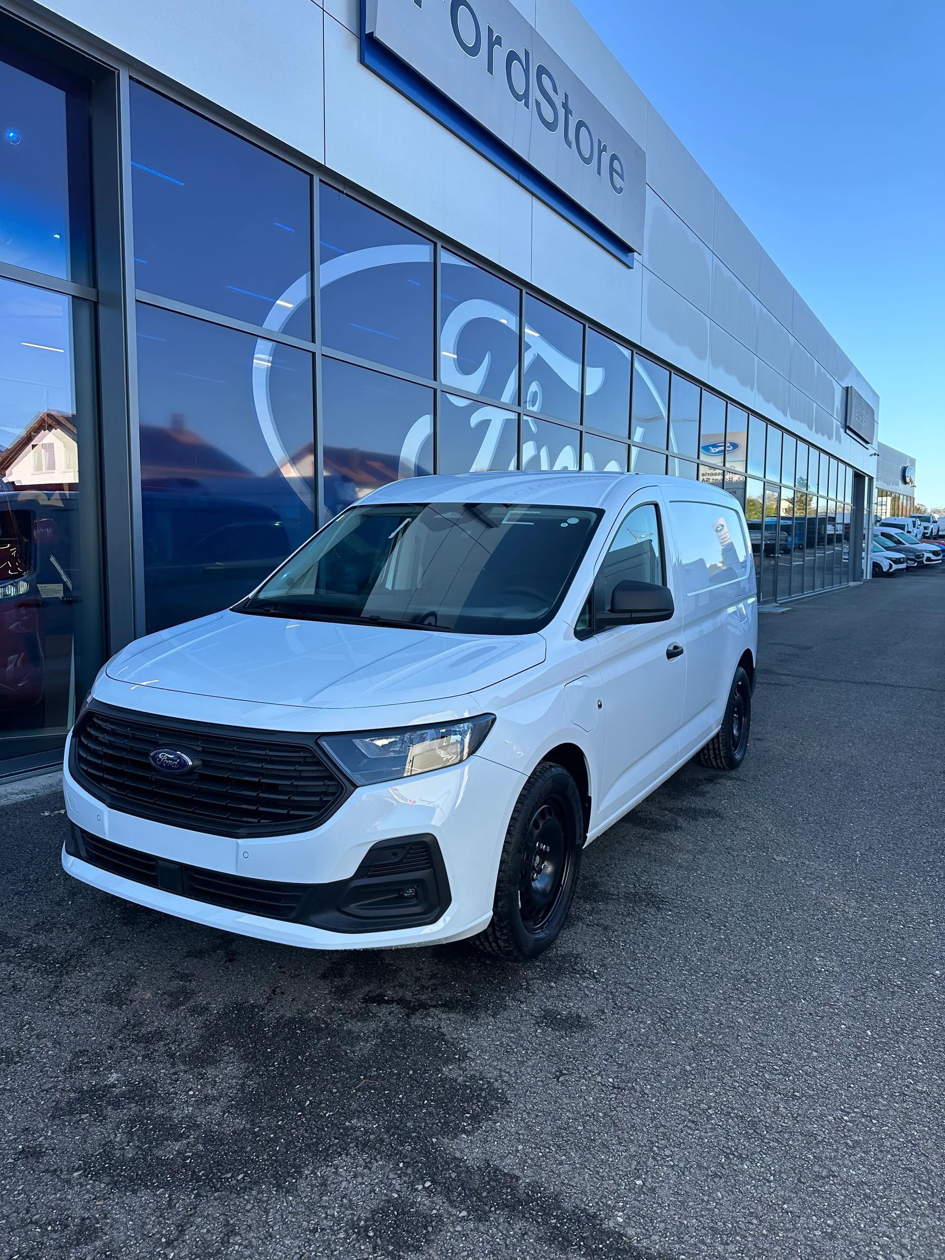FORD Grand Transit Connect fourg. 1 Trend/1.5 PHEV/Aut.-image-1