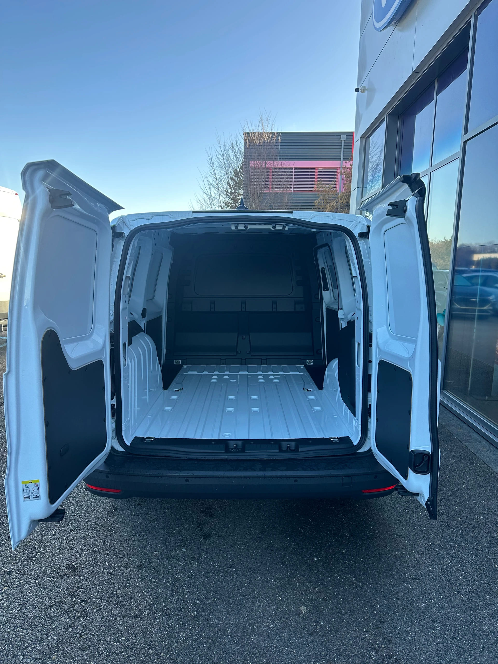 FORD Grand Transit Connect fourg. 1 Trend/1.5 PHEV/Aut.-image-5