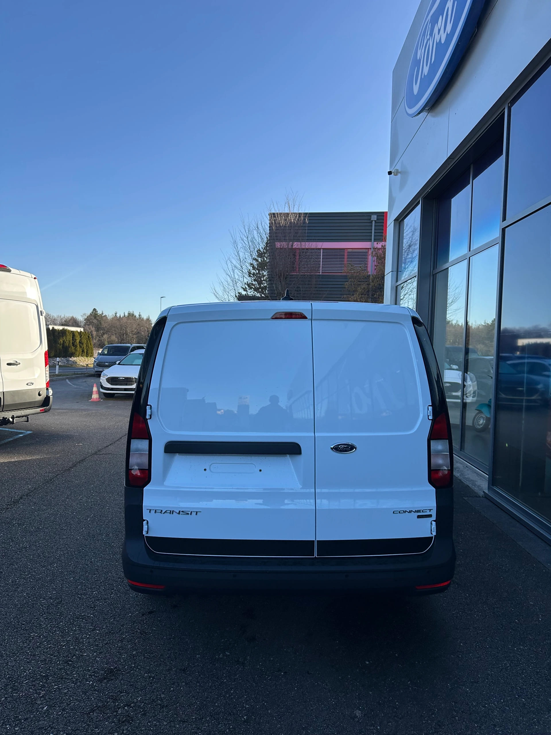 FORD Grand Transit Connect fourg. 1 Trend/1.5 PHEV/Aut.-image-4