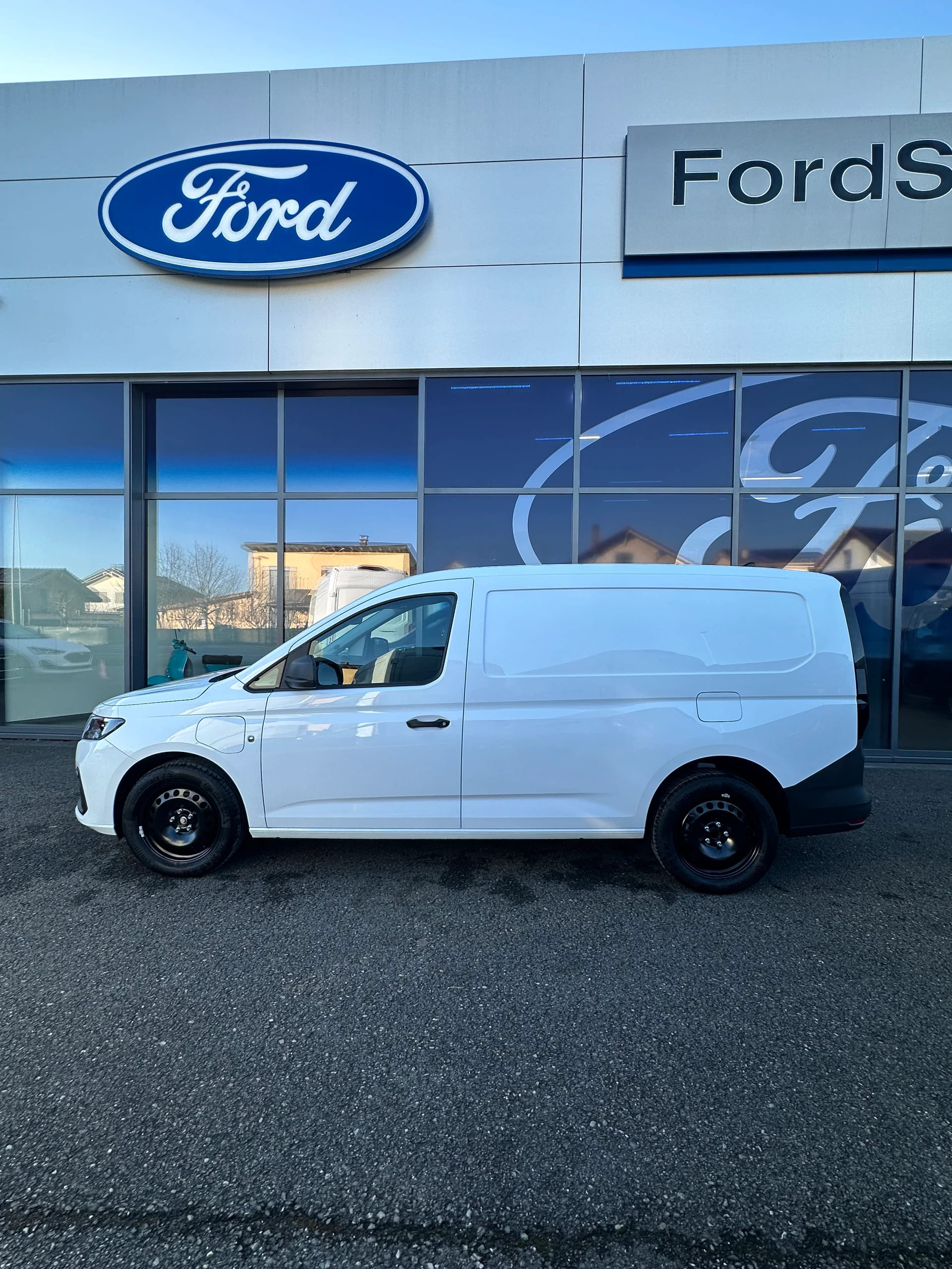 FORD Grand Transit Connect fourg. 1 Trend/1.5 PHEV/Aut.-image-2