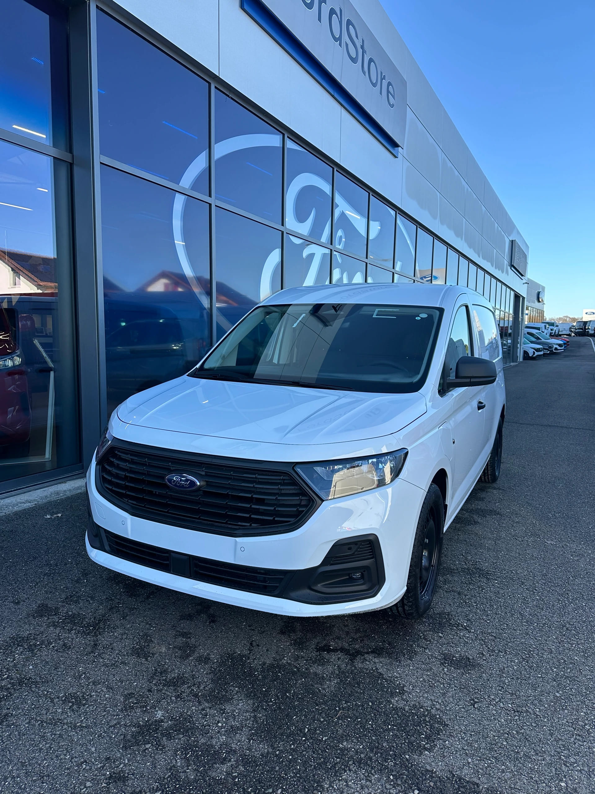 FORD Grand Transit Connect fourg. 1 Trend/1.5 PHEV/Aut.-image-0
