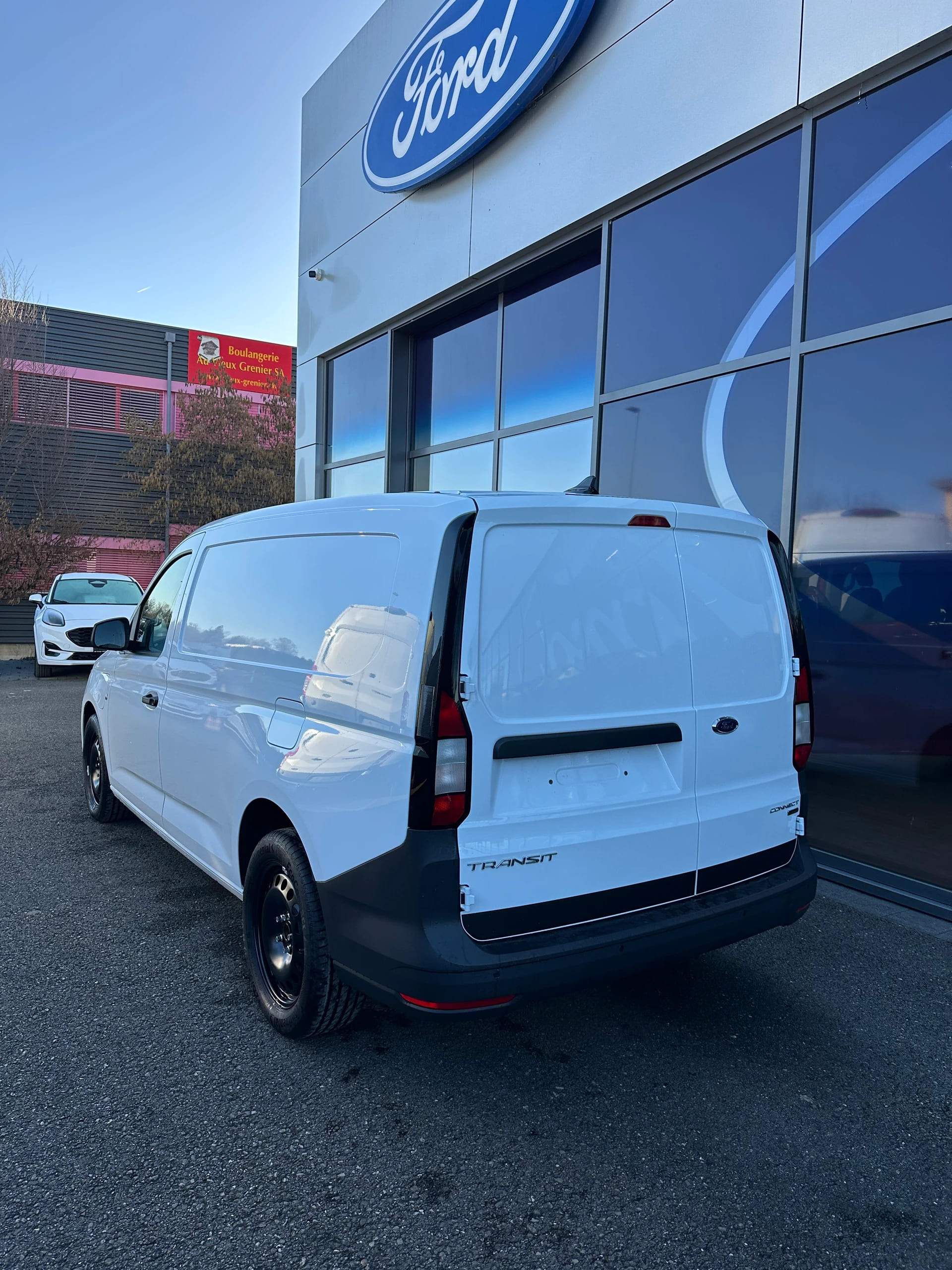 FORD Grand Transit Connect fourg. 1 Trend/1.5 PHEV/Aut.-image-3
