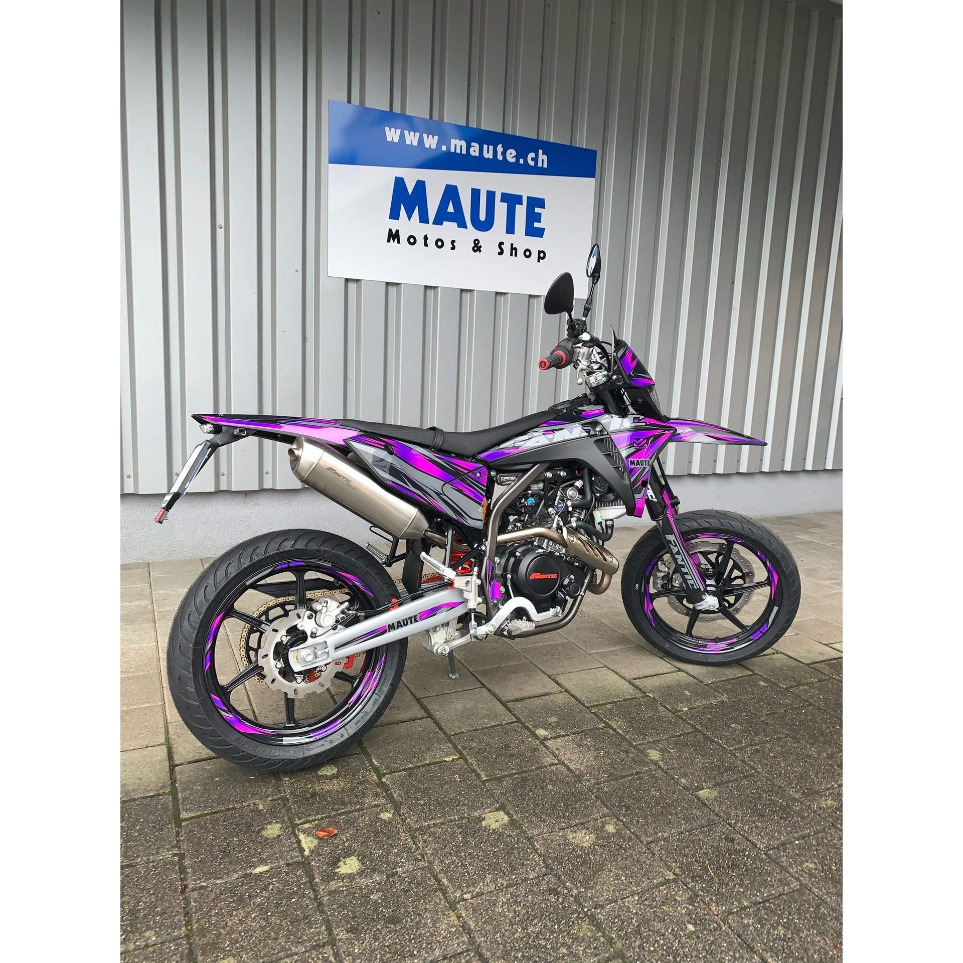 FANTIC XMF 125 Motard Performance-showroom-element-3