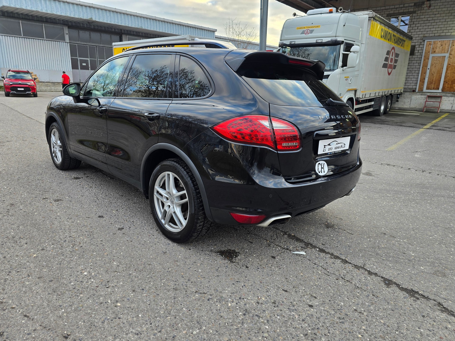 PORSCHE Cayenne S-image-5