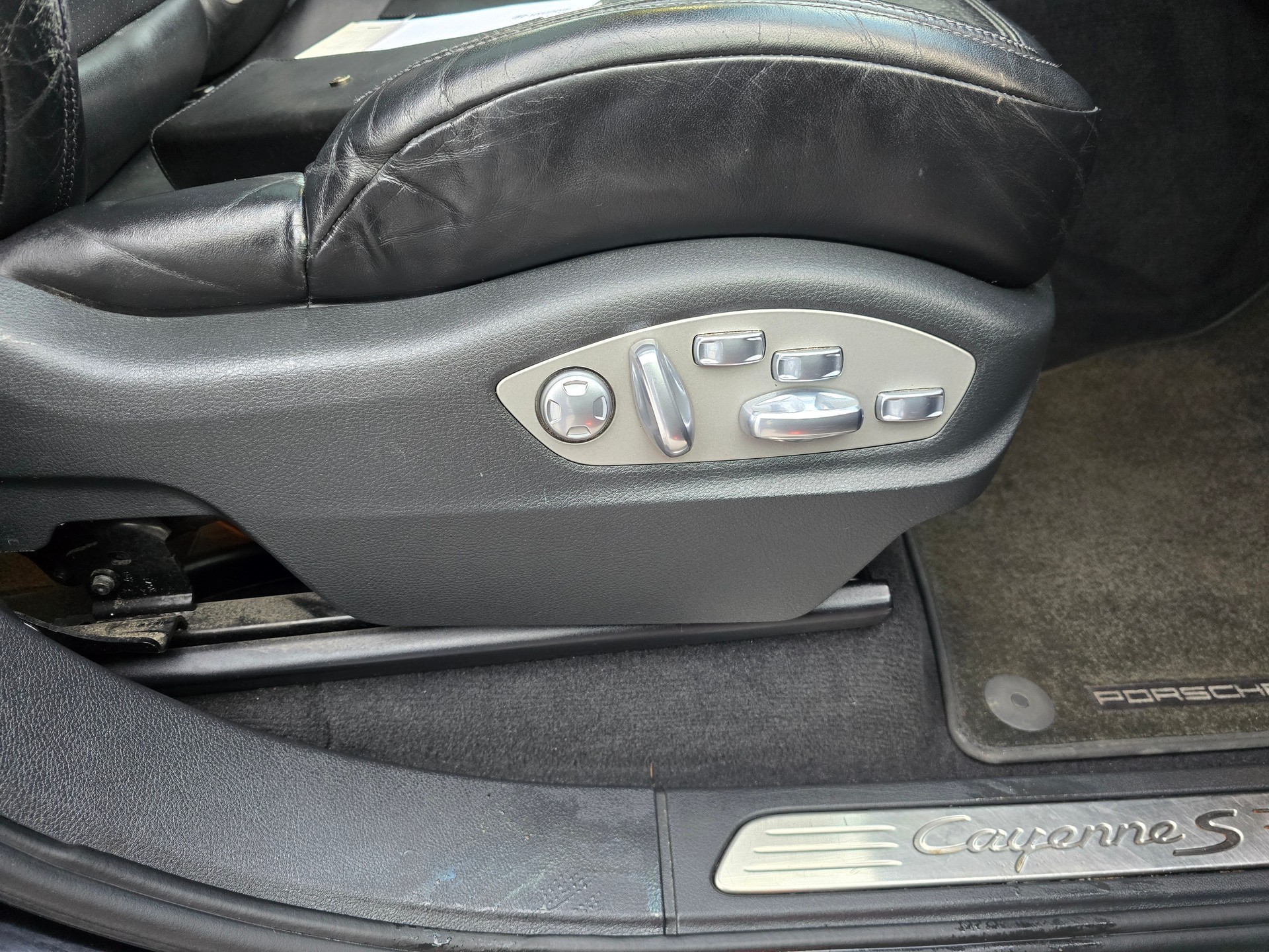 PORSCHE Cayenne S-image-14