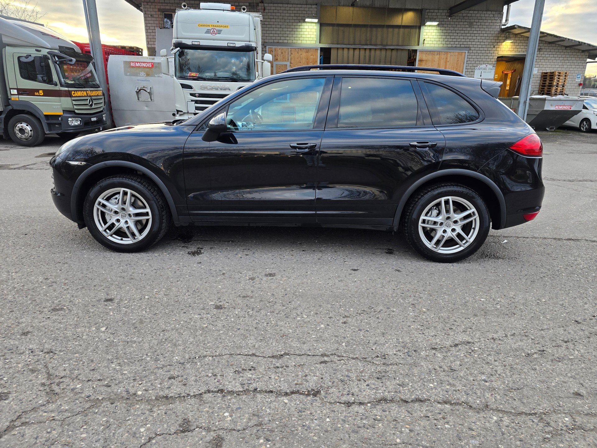 PORSCHE Cayenne S-image-9
