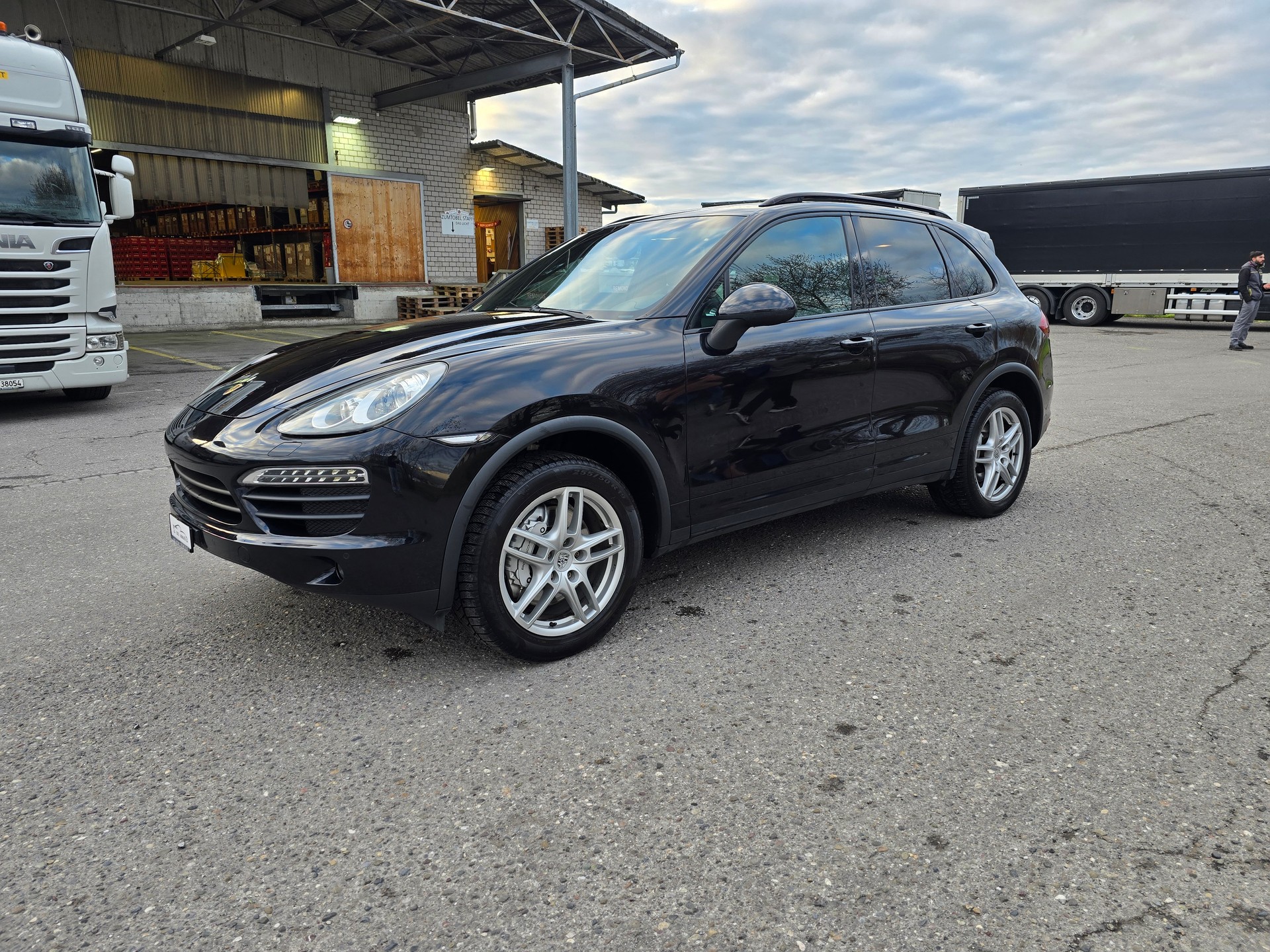 PORSCHE Cayenne S-image-2