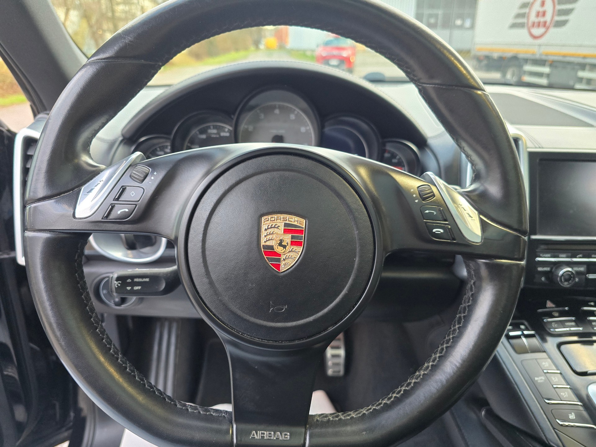 PORSCHE Cayenne S-image-19