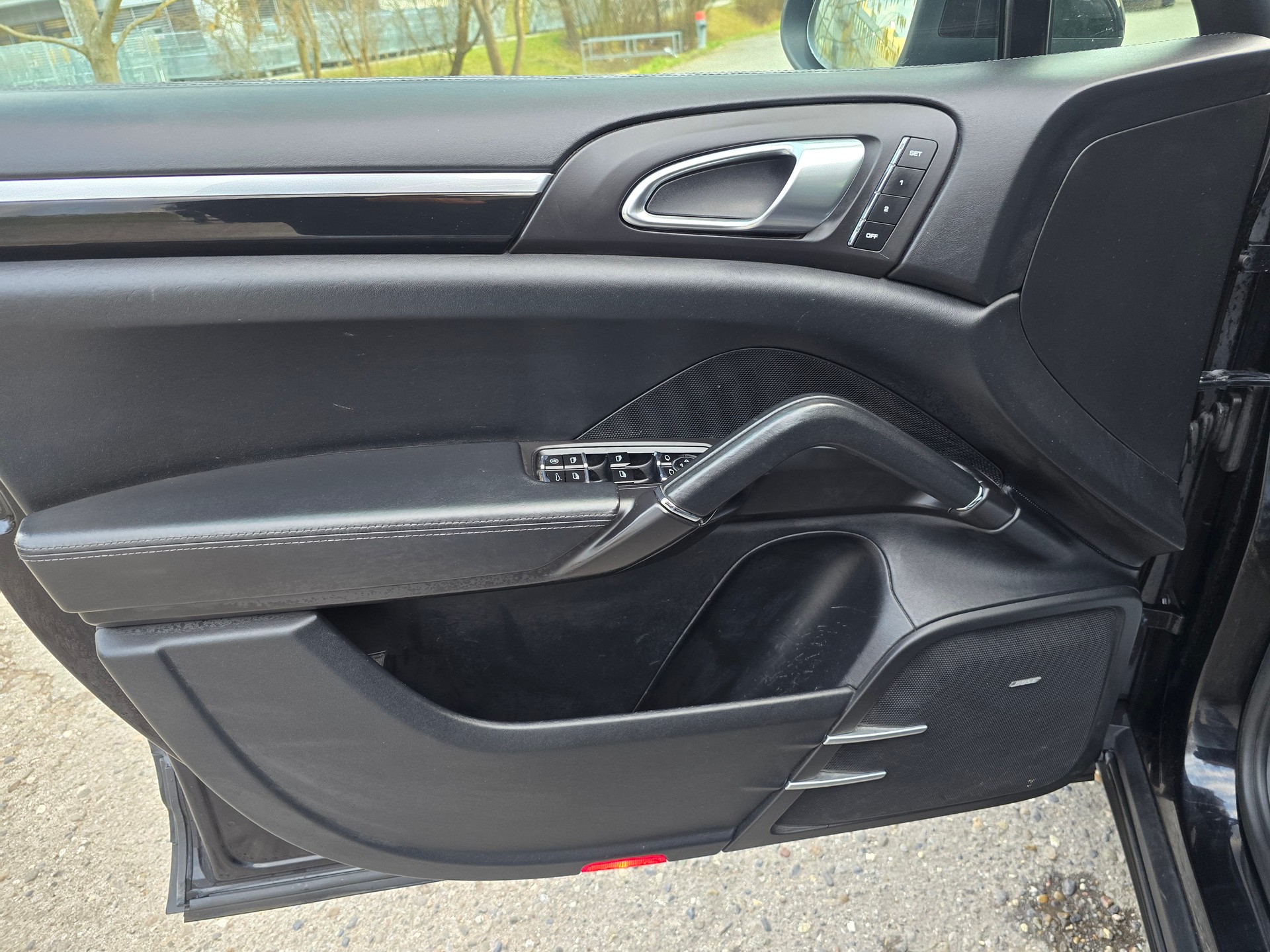 PORSCHE Cayenne S-image-12
