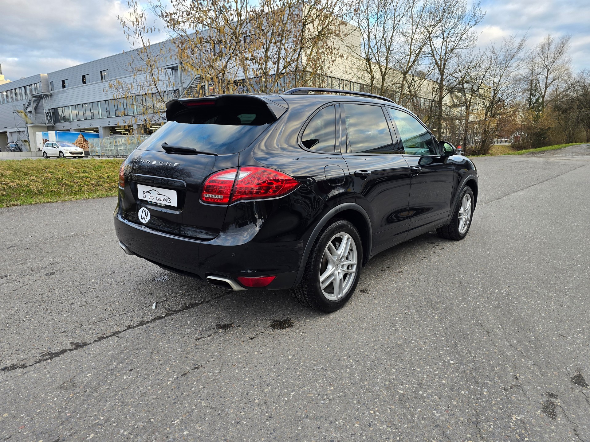 PORSCHE Cayenne S-image-4