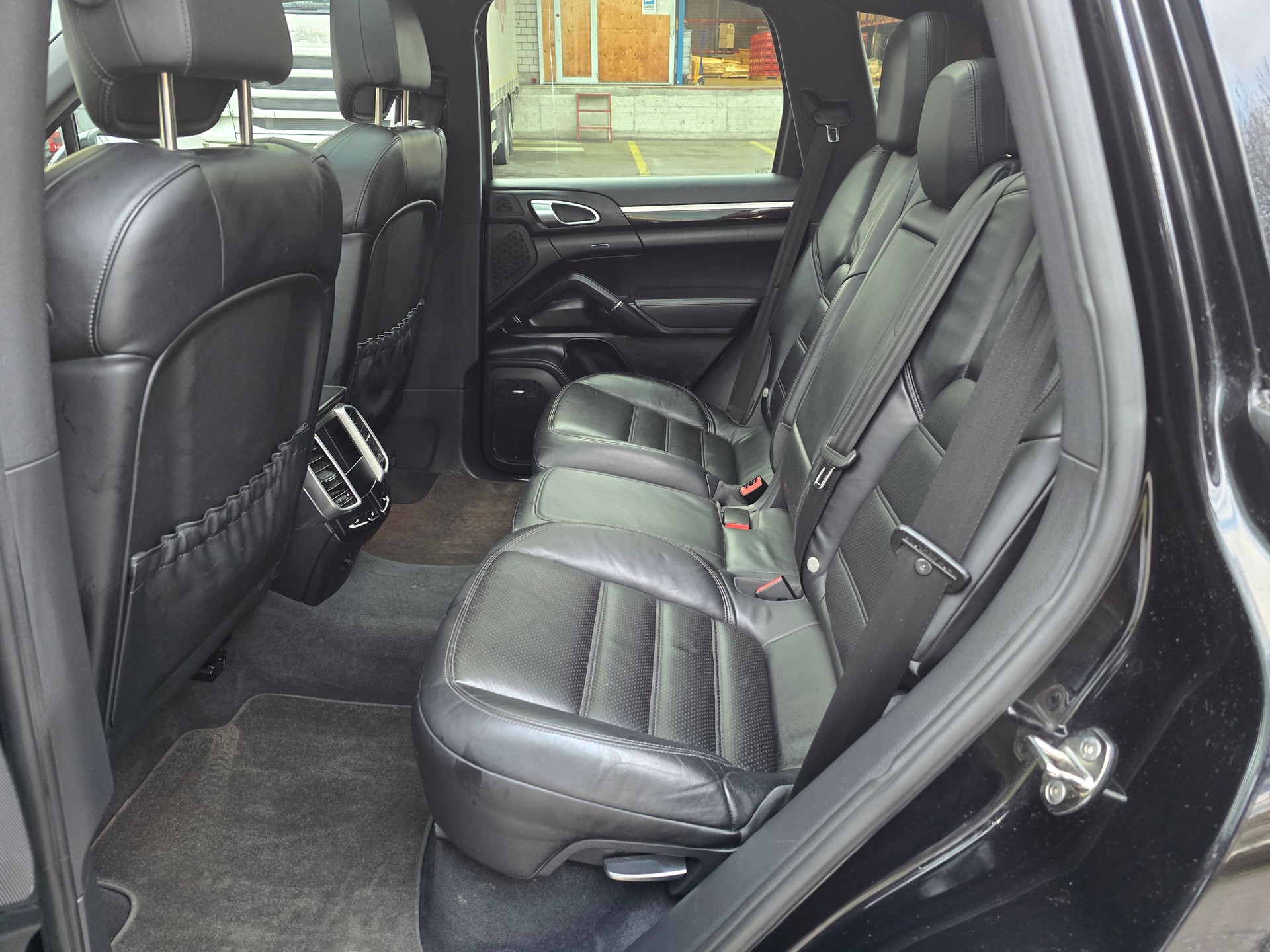 PORSCHE Cayenne S-image-15