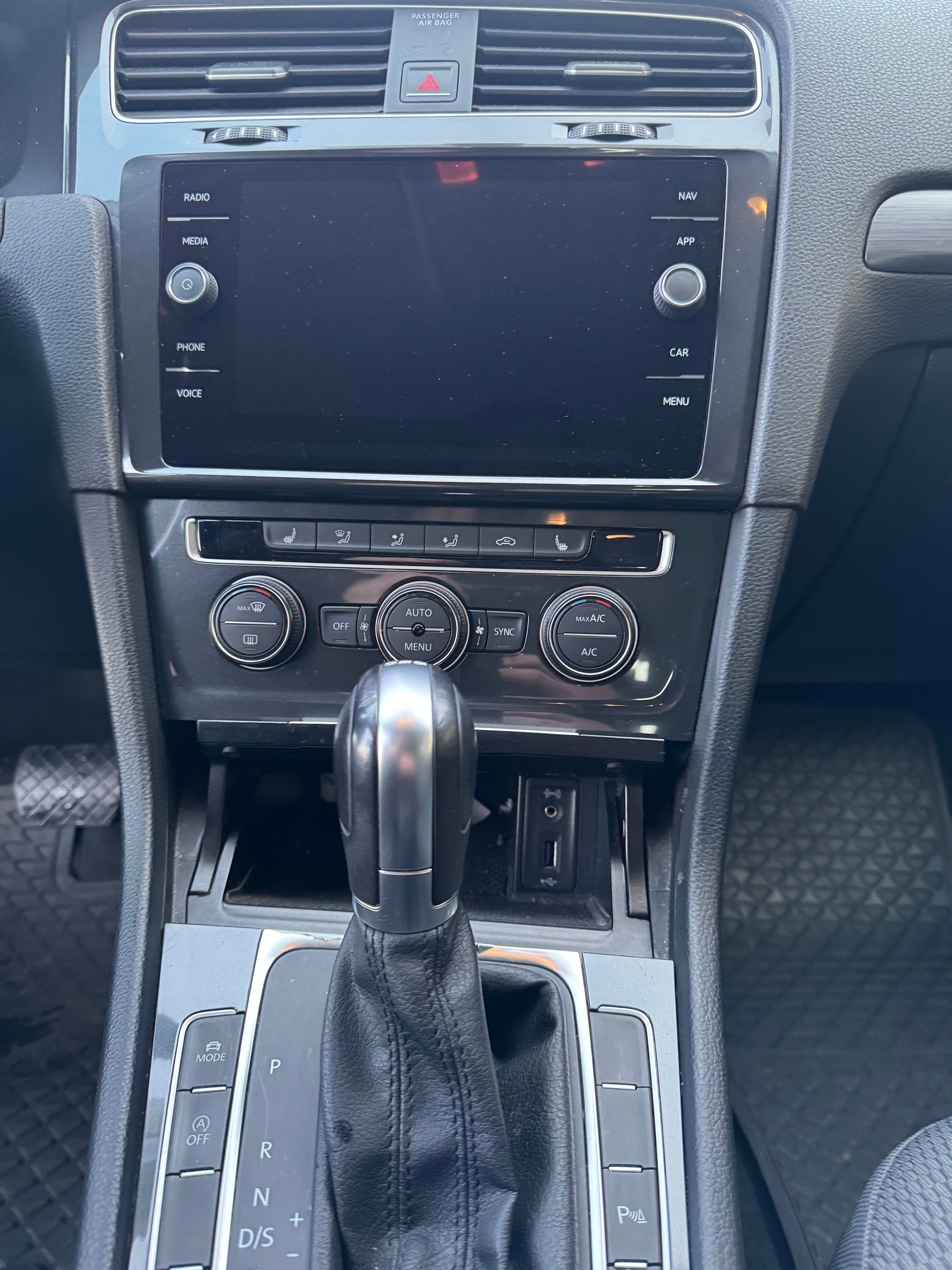 VW Golf Variant 1.4 TSI Comfortline DSG-image-11