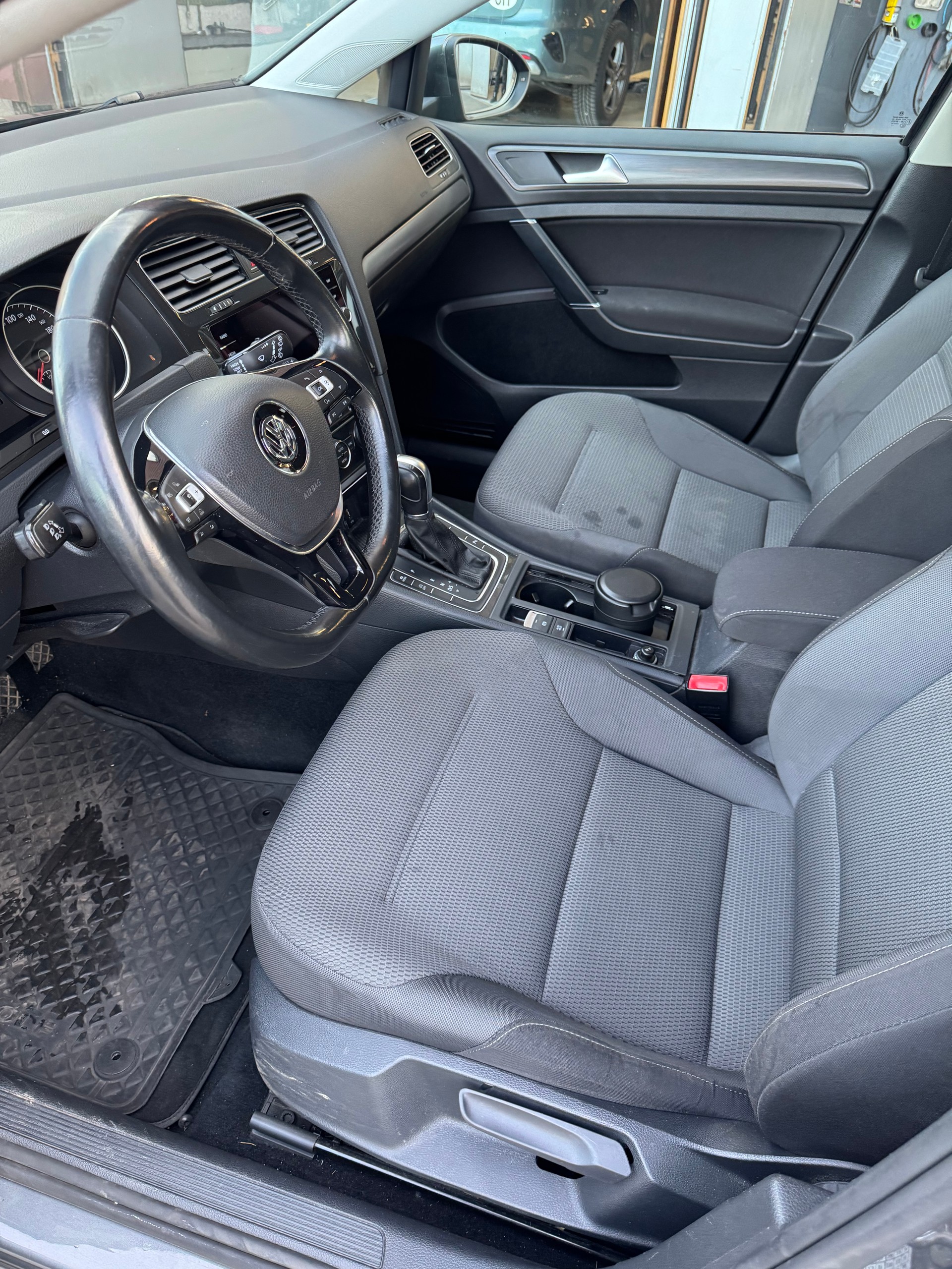 VW Golf Variant 1.4 TSI Comfortline DSG-image-9