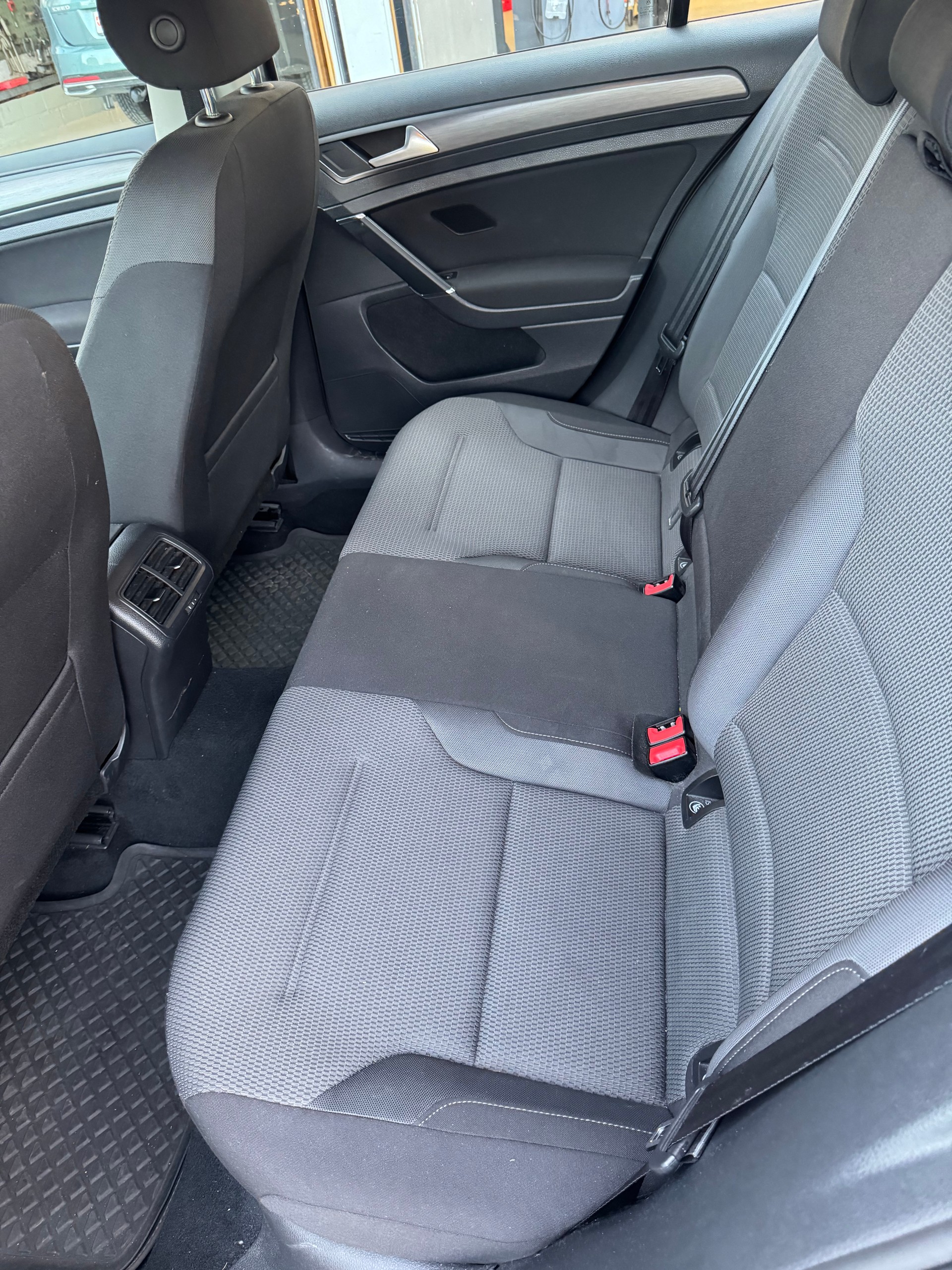 VW Golf Variant 1.4 TSI Comfortline DSG-image-17