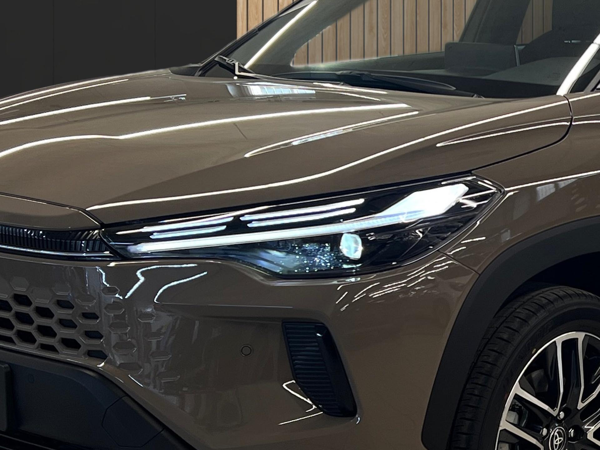 TOYOTA Corolla Cross 2.0 HSD Trend AWD-i-image-8