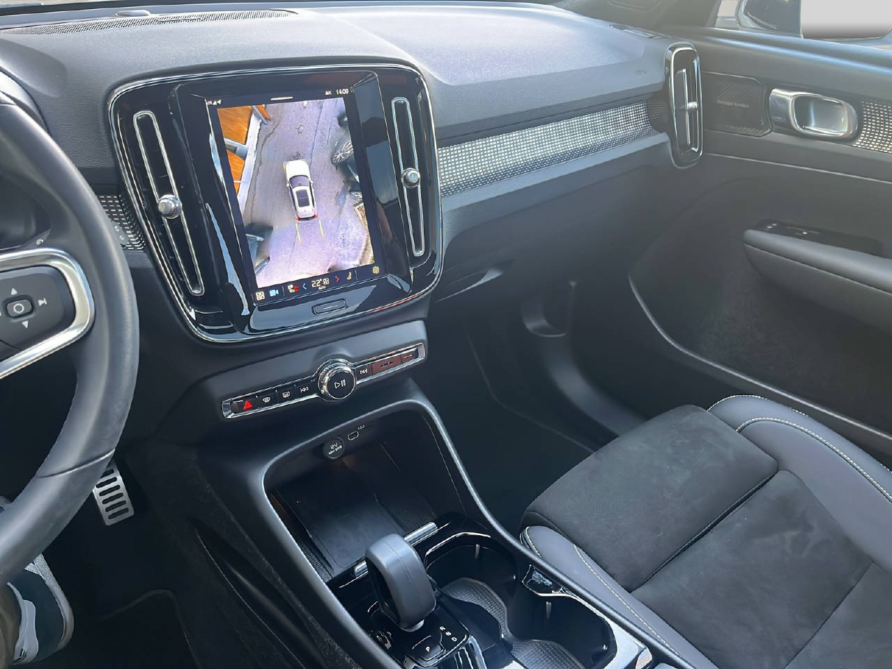 VOLVO XC40 P6 Ultimate-image-14