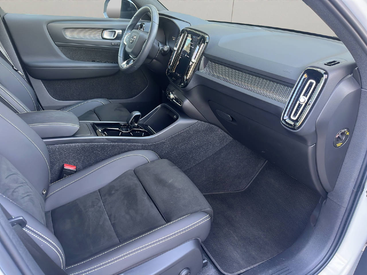 VOLVO XC40 P6 Ultimate-image-13