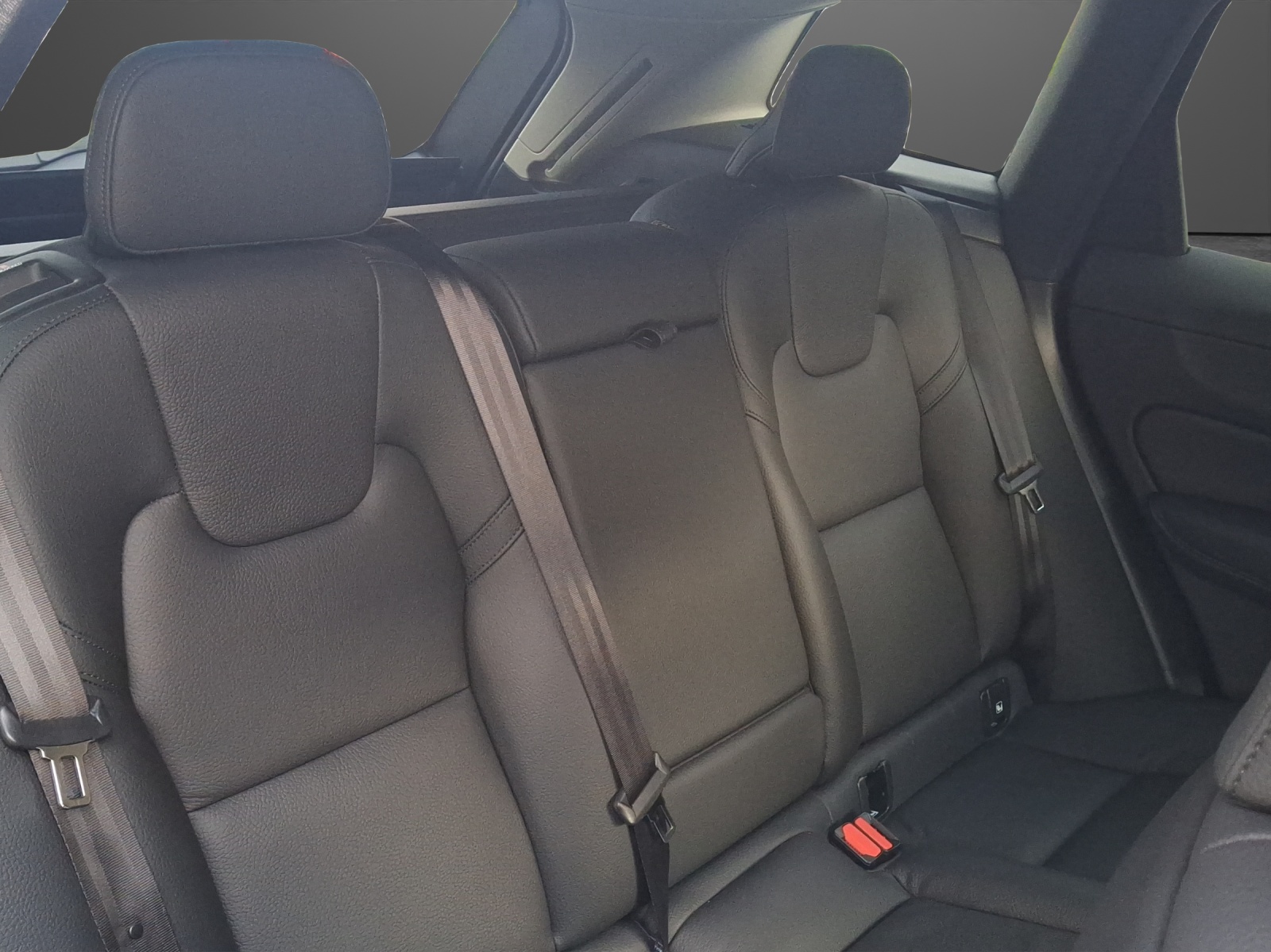 Image VOLVO XC60 XC60 B5 Benzin Mild Hybrid AWD Plus Dark Geartronic