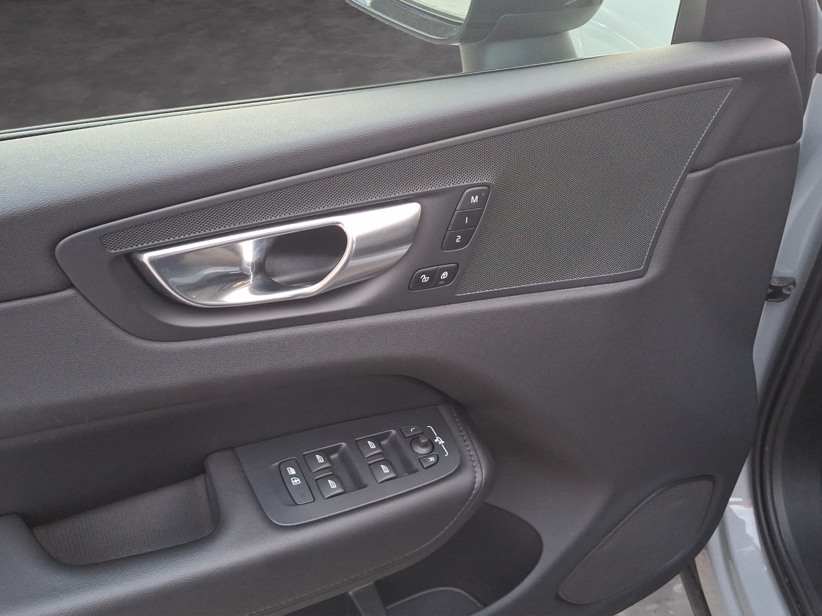 Image VOLVO XC60 XC60 B5 Benzin Mild Hybrid AWD Plus Dark Geartronic