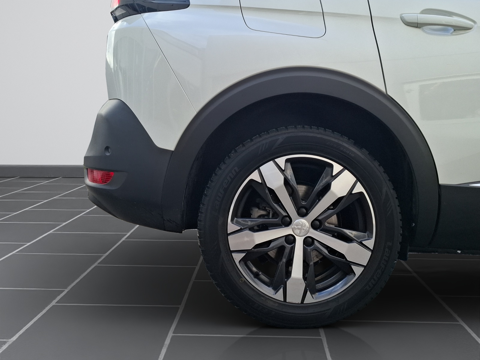 PEUGEOT 5008 1.5 BlueHDi GT Line-image-9
