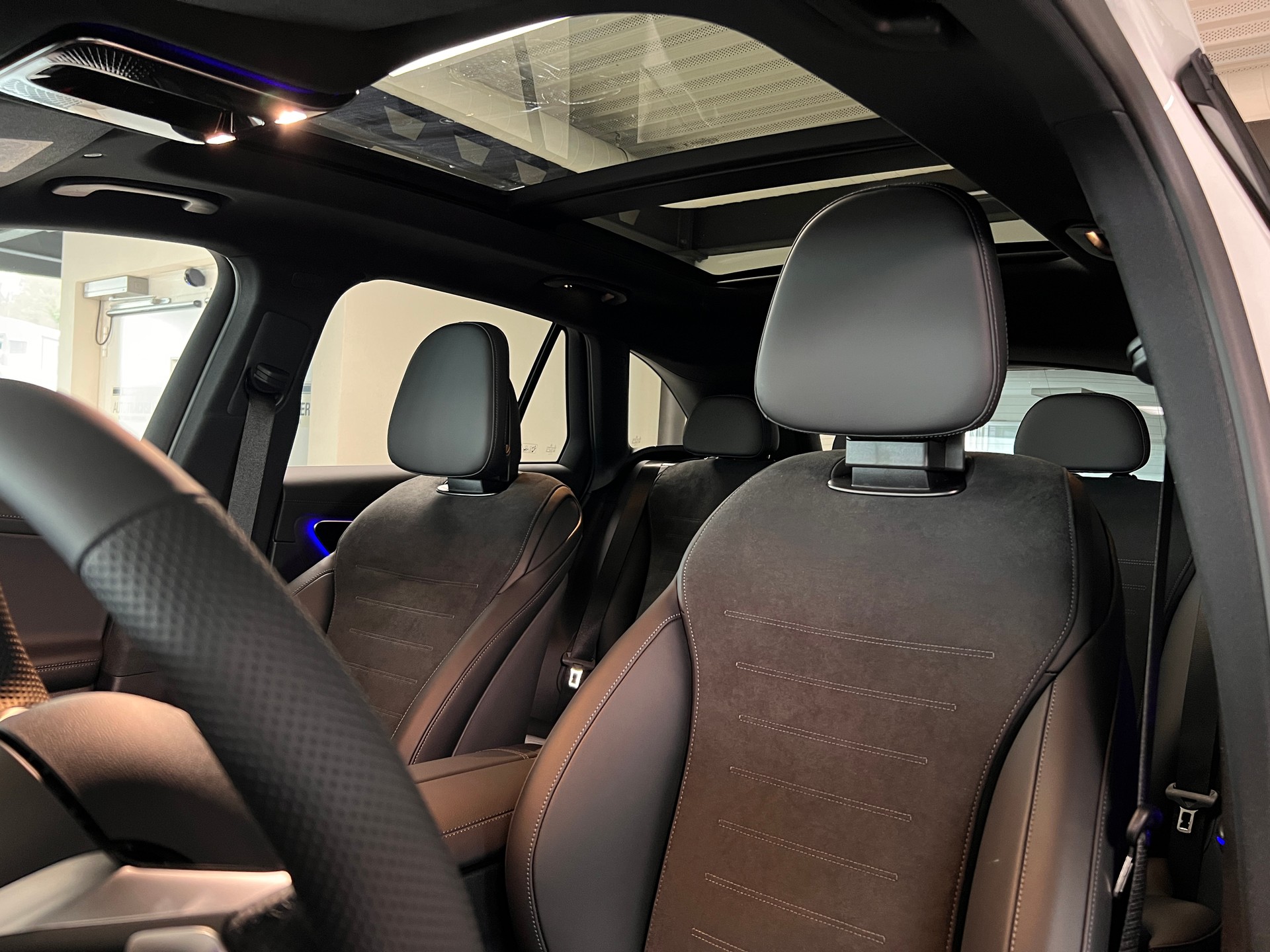 MERCEDES-BENZ GLC 300 4Matic 9G-Tronic-image-12
