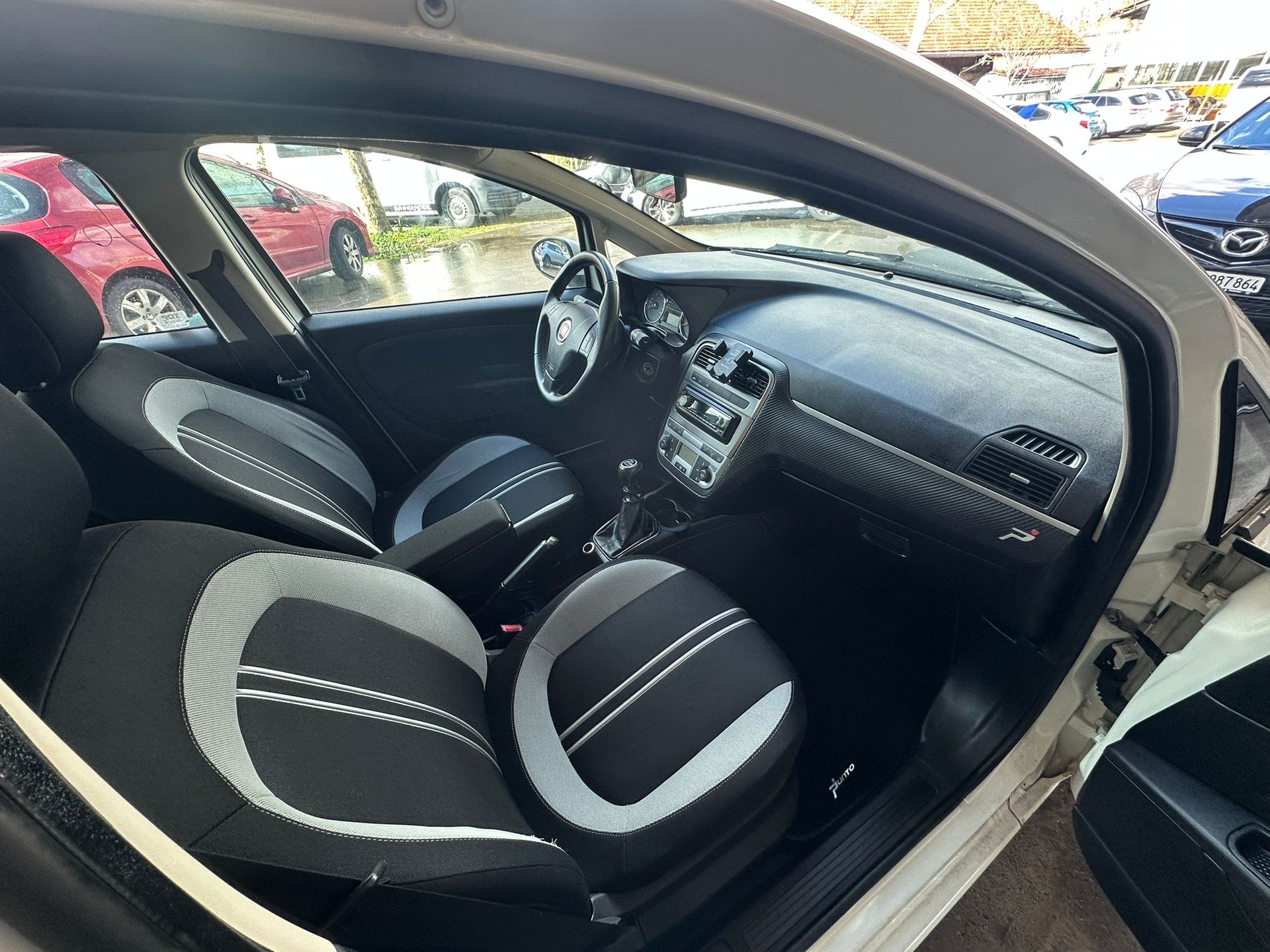 FIAT Punto 1.4 16V Emotion-image-1