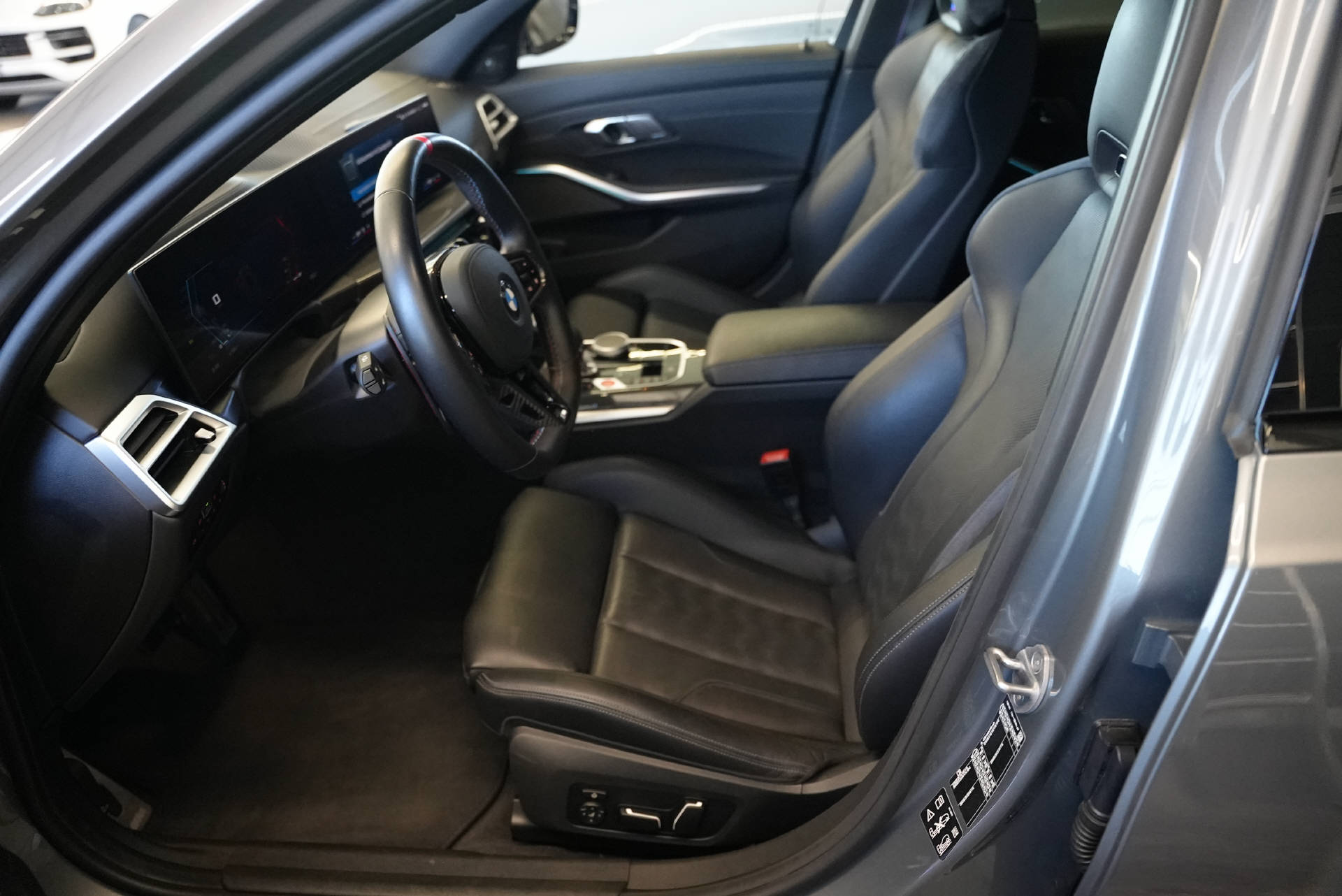 BMW M3 Touring xDrive Competition M LCI-image-7