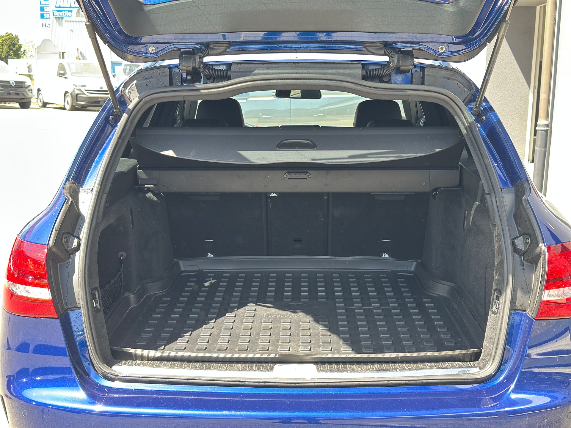MERCEDES-BENZ C 43 AMG 4Matic 9G-Tronic-image-9