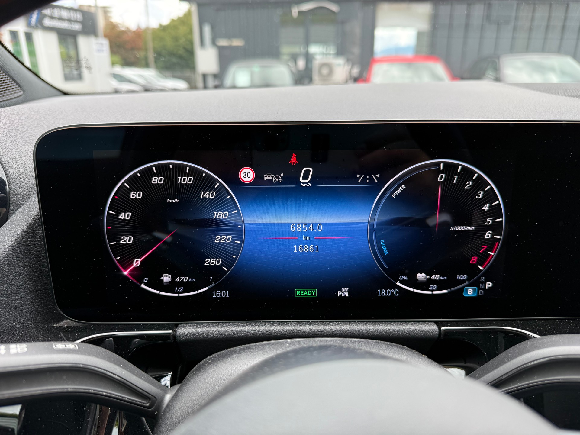 MERCEDES-BENZ GLA 250 e EQ Star 8G-DCT-image-9