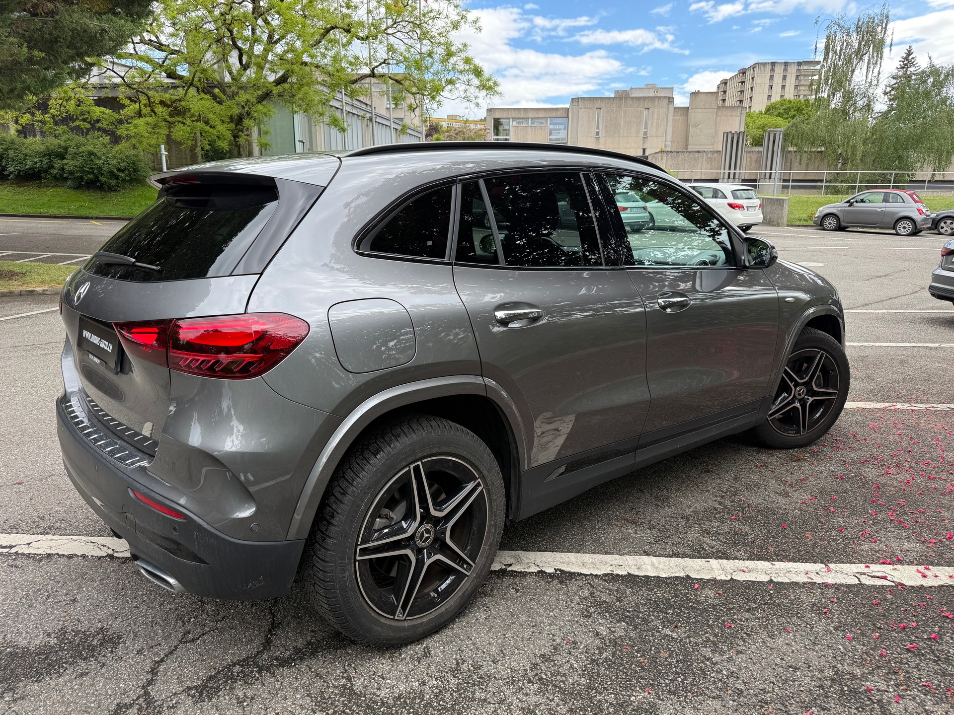 MERCEDES-BENZ GLA 250 e EQ Star 8G-DCT-image-4