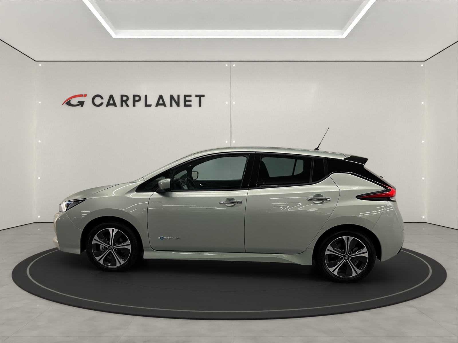 NISSAN Leaf N-Connecta-showroom-element-2