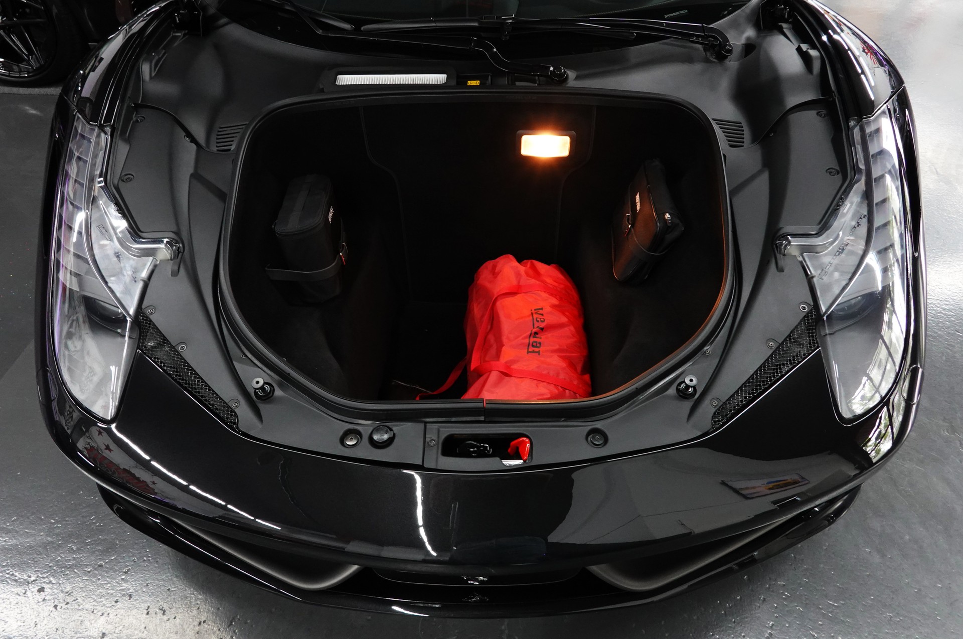 FERRARI 458 ITALIA 4.5 V8 SAUGER // FERRARI SERVICE // CH-FAHRZEUG // GELBE NÄHTE-image-4
