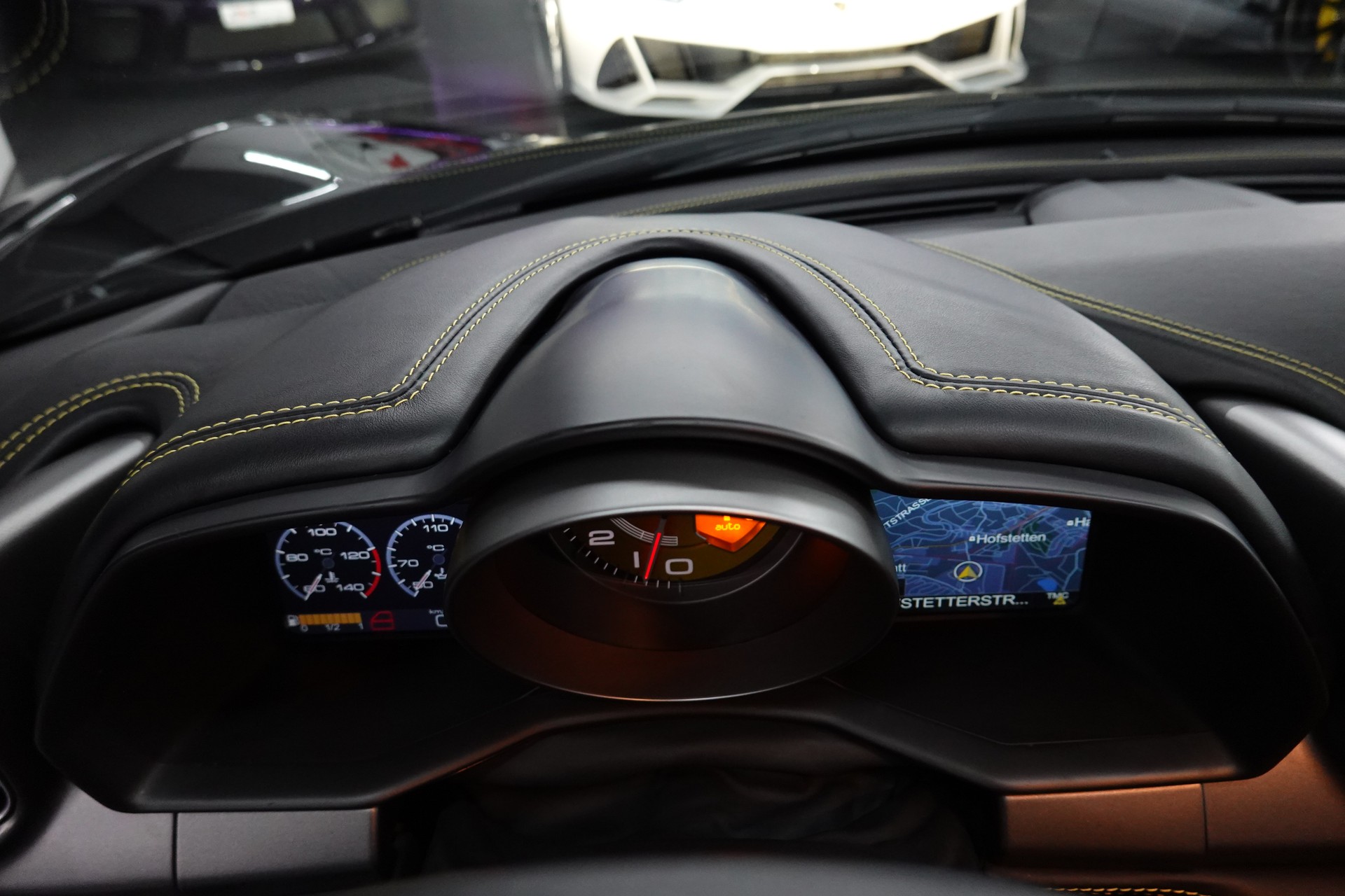 FERRARI 458 ITALIA 4.5 V8 SAUGER // FERRARI SERVICE // CH-FAHRZEUG // GELBE NÄHTE-image-33