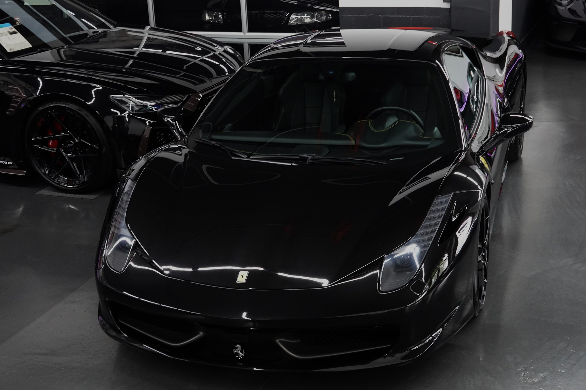 FERRARI 458 ITALIA 4.5 V8 SAUGER // FERRARI SERVICE // CH-FAHRZEUG // GELBE NÄHTE-showroom-element-3