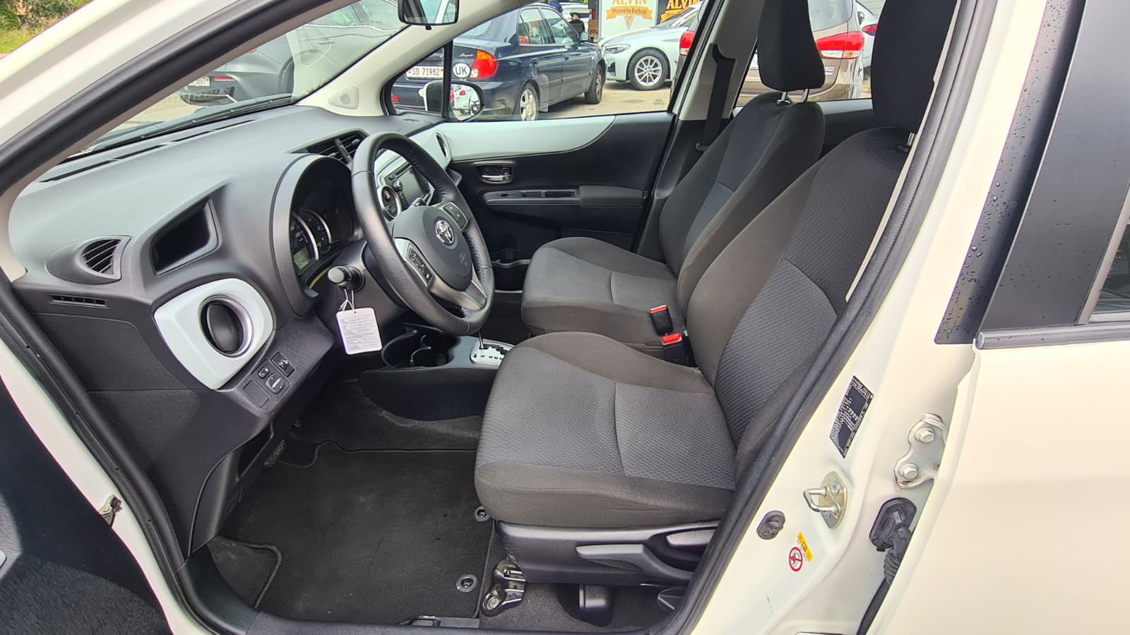 TOYOTA Yaris 1.5 VVT-i Hybrid Luna CVT ** RF-Kamera ** Klimaautomat ** Airbag ** LTZ MFK 07.11.2025 & Service **-image-12