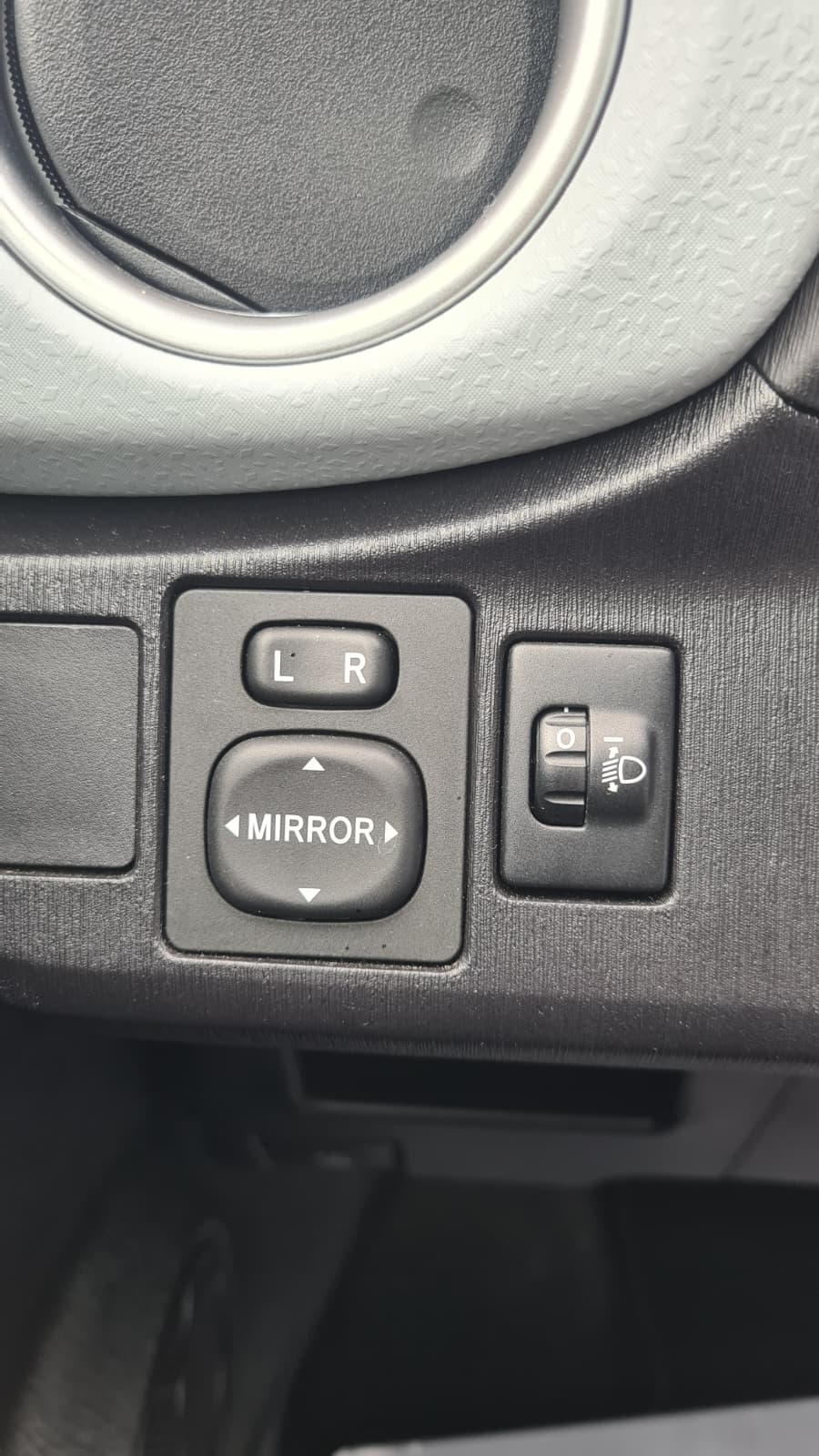 TOYOTA Yaris 1.5 VVT-i Hybrid Luna CVT ** RF-Kamera ** Klimaautomat ** Airbag ** LTZ MFK 07.11.2025 & Service **-image-8