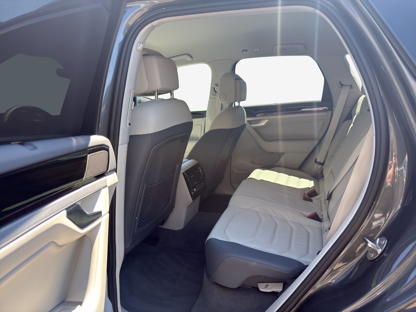 VW Touareg 3.0 TDI Elegance Tiptronic-image-11