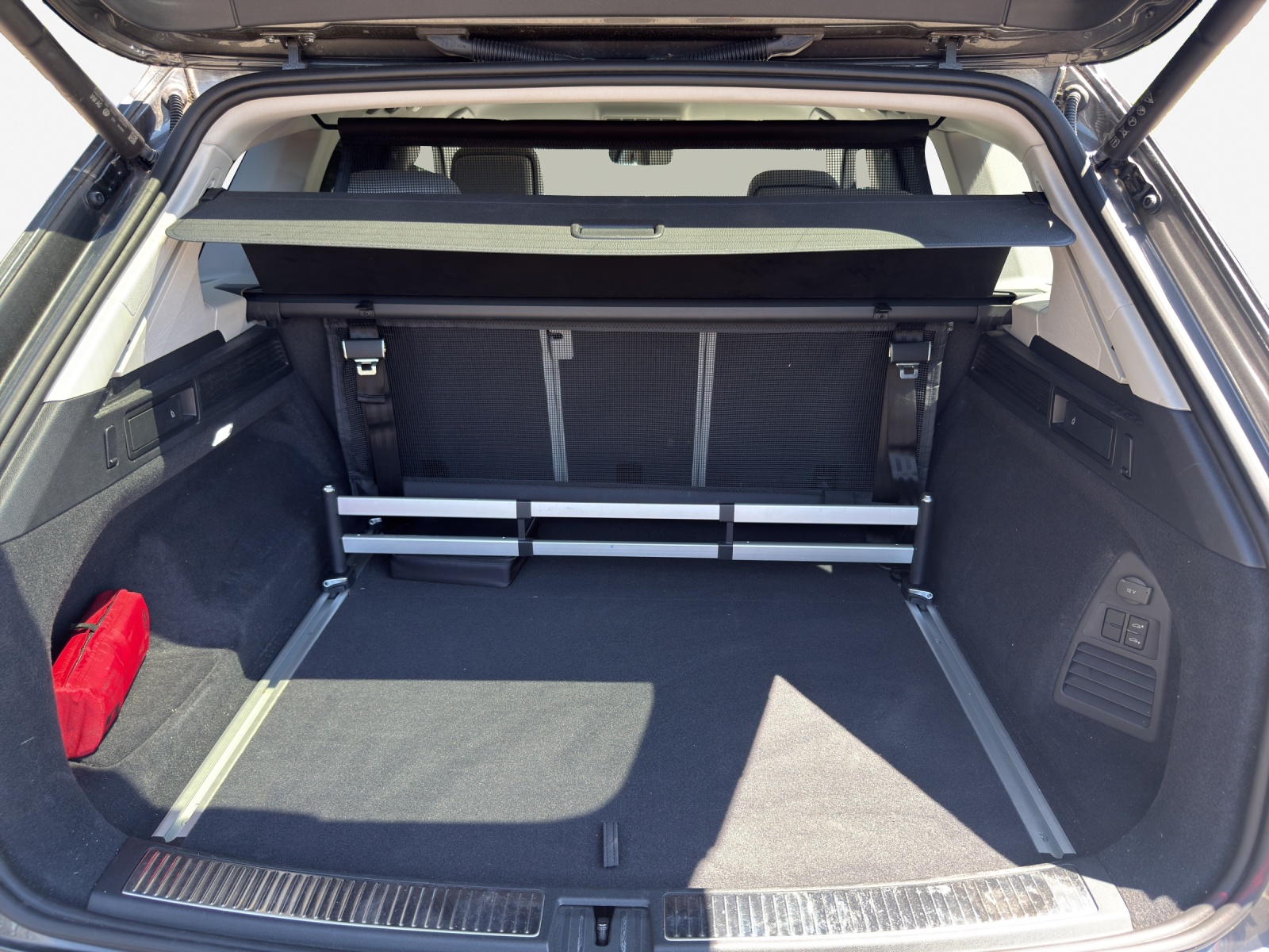 VW Touareg 3.0 TDI Elegance Tiptronic-image-12