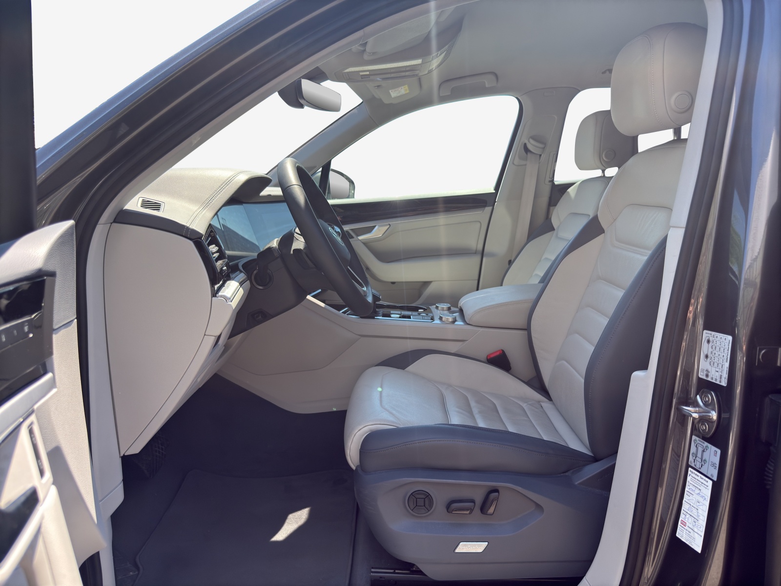 VW Touareg 3.0 TDI Elegance Tiptronic-image-7