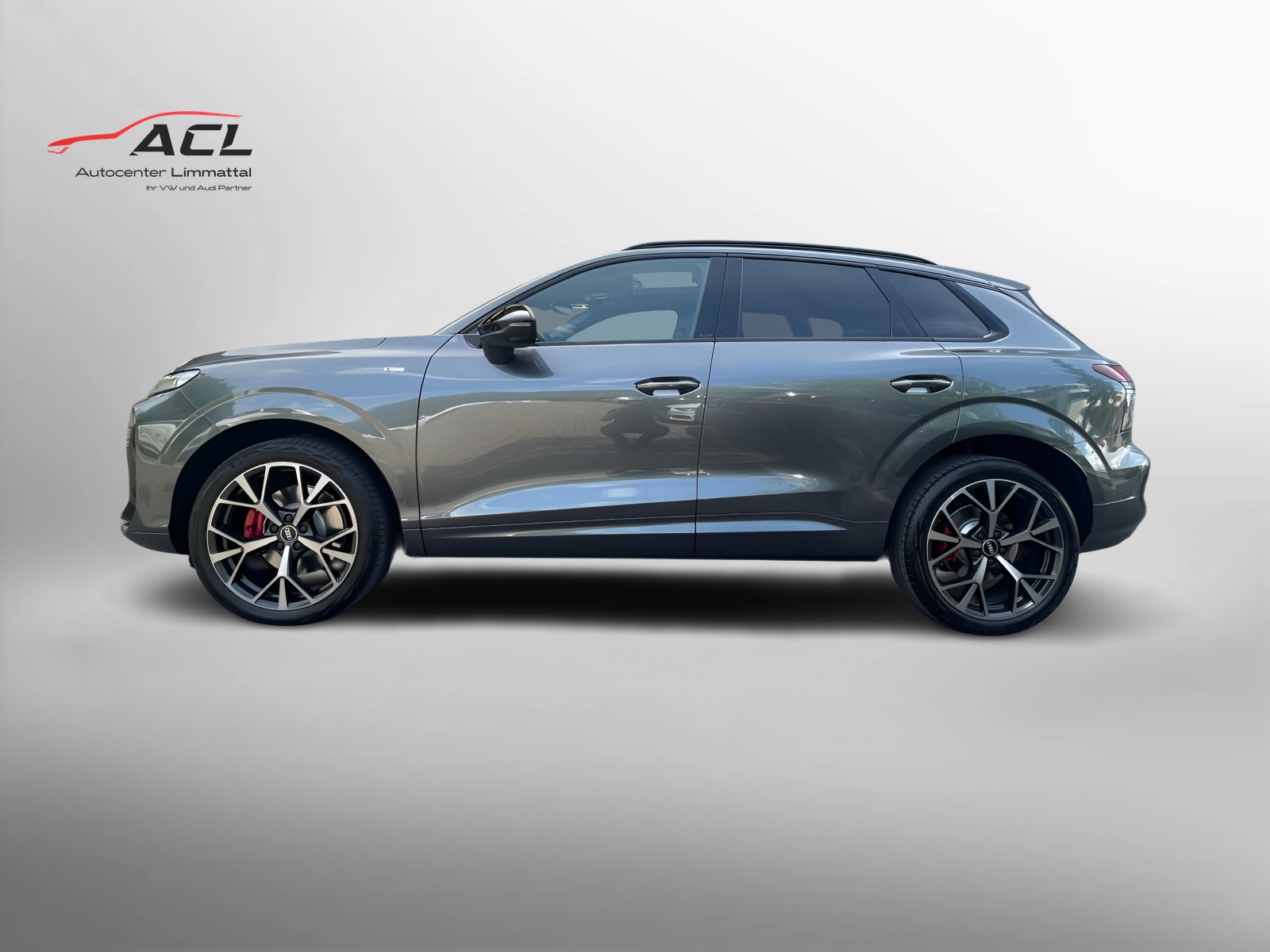 AUDI Q3 SUV TFSI quattro 195 kW S tronic-image-2