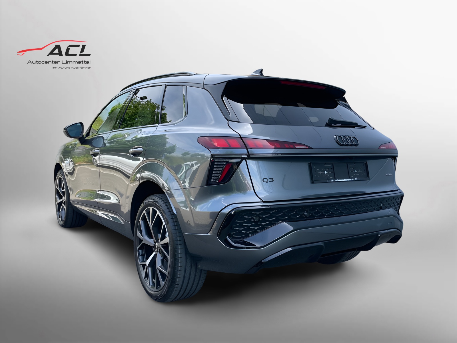AUDI Q3 SUV TFSI quattro 195 kW S tronic-image-8