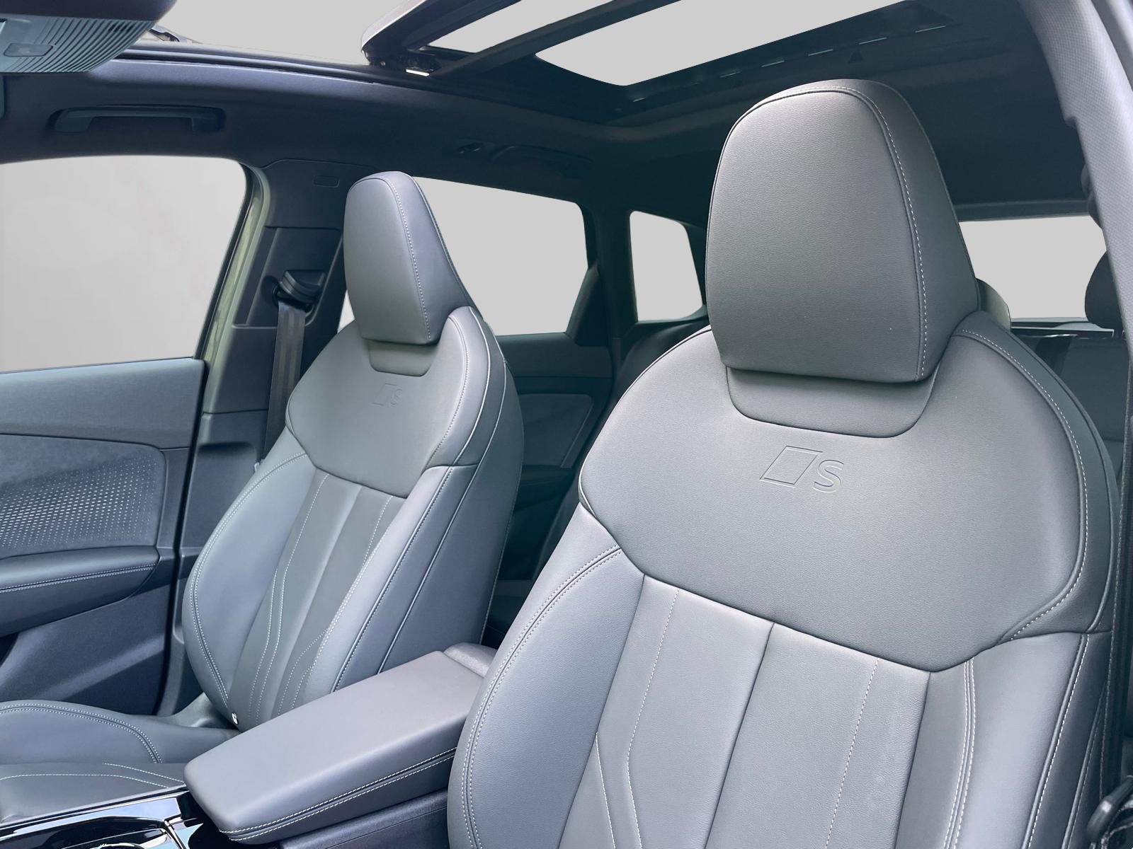 AUDI Q3 SUV TFSI quattro 195 kW S tronic-image-5