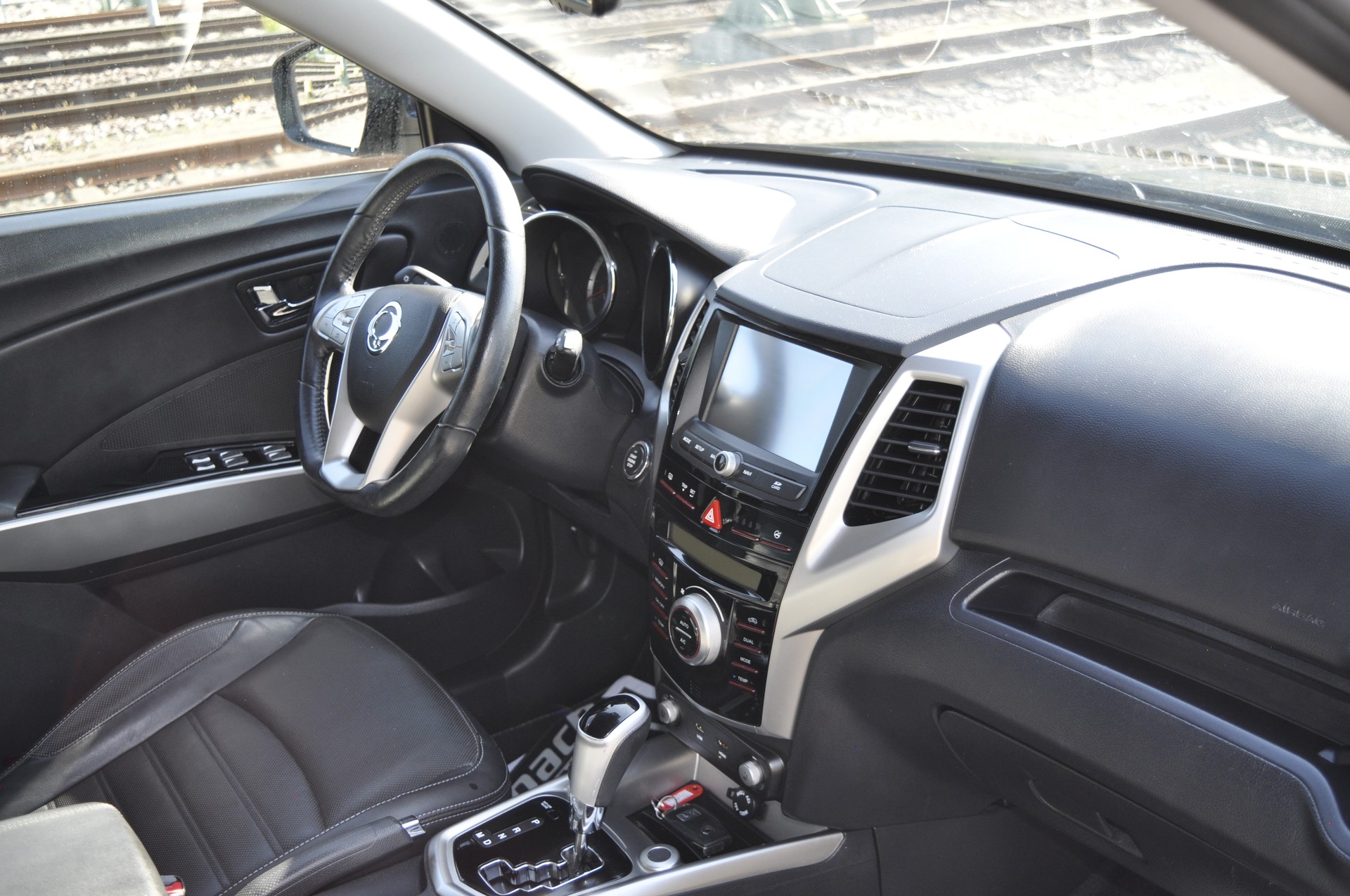 KGM-SsangYong Tivoli 1.6 e-XGi Sapphire 4WD Automatic-image-10