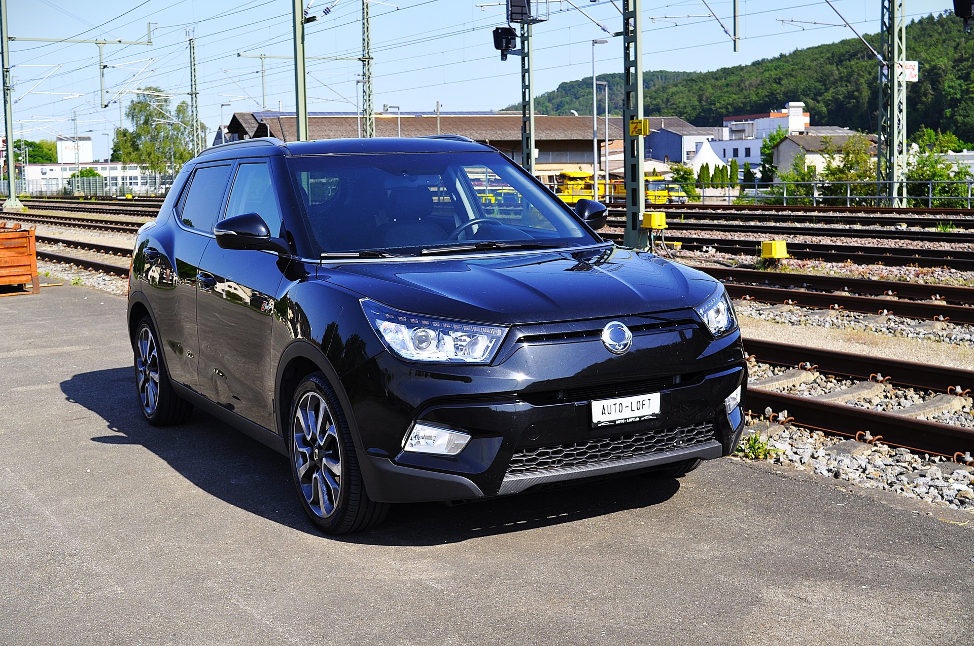 KGM-SsangYong Tivoli 1.6 e-XGi Sapphire 4WD Automatic-image-3